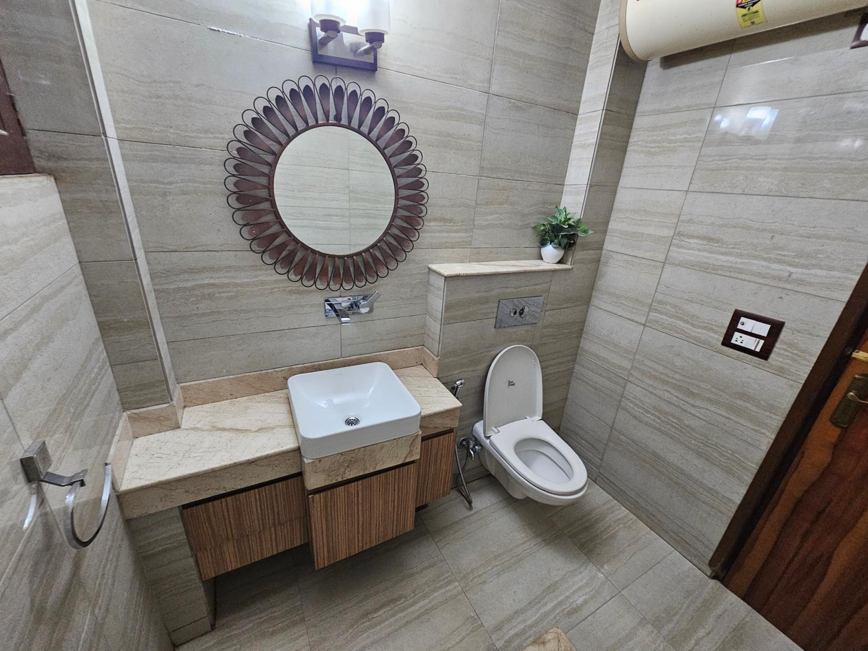 Deluxe Double Room with Balcony - Photo 6