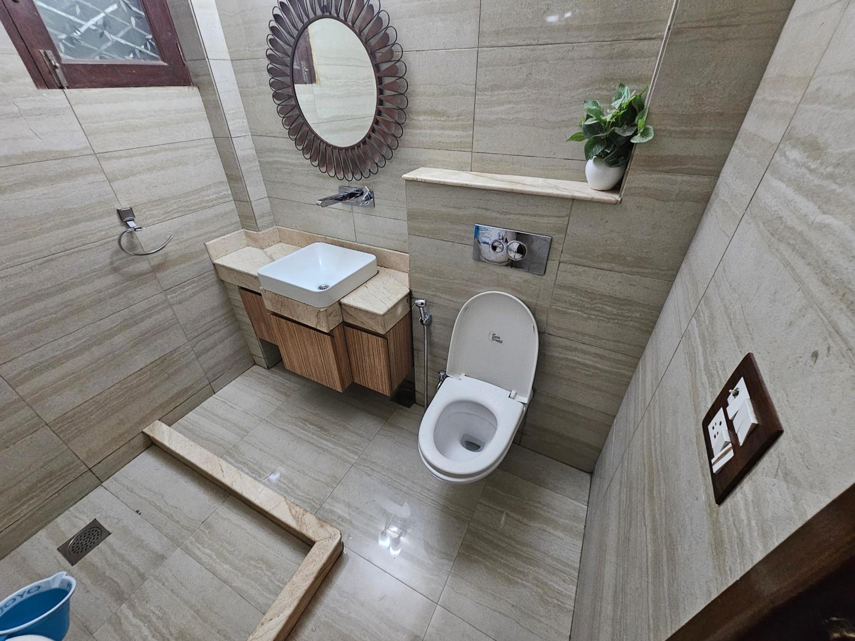 Deluxe Double Room with Balcony - Photo 31