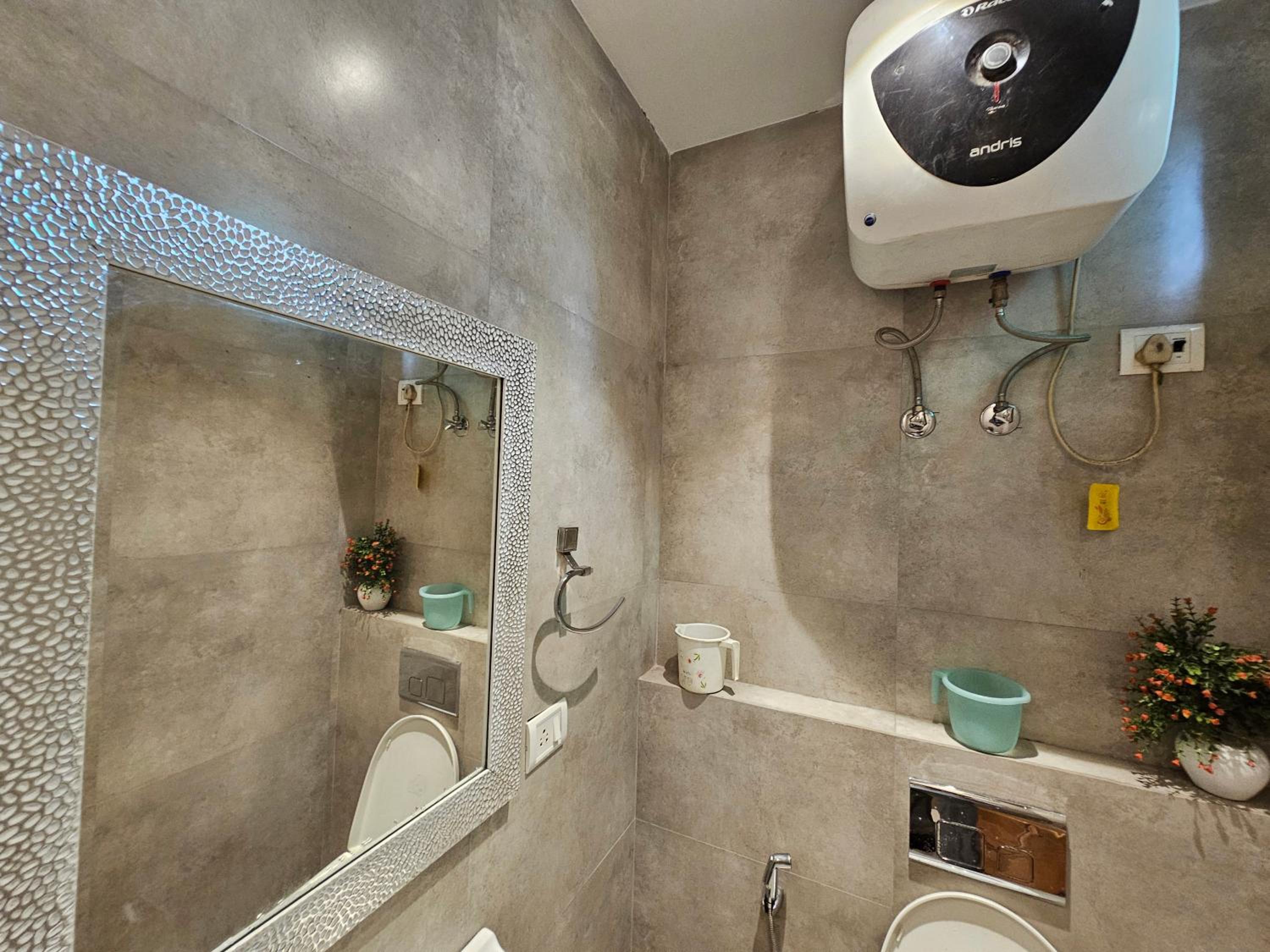Deluxe Double Room with Balcony - Photo 33