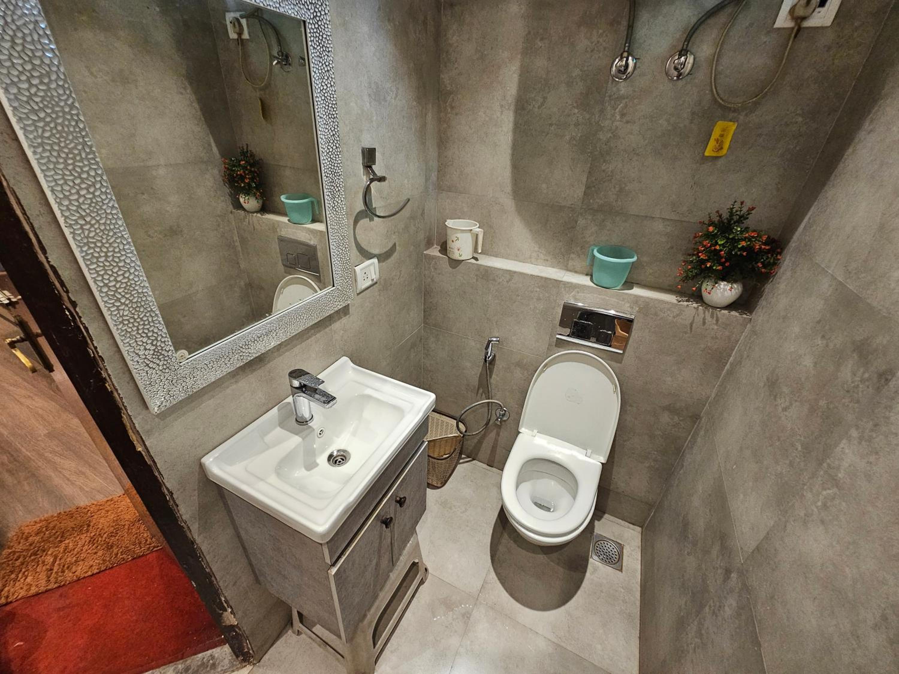 Deluxe Double Room with Balcony - Photo 34