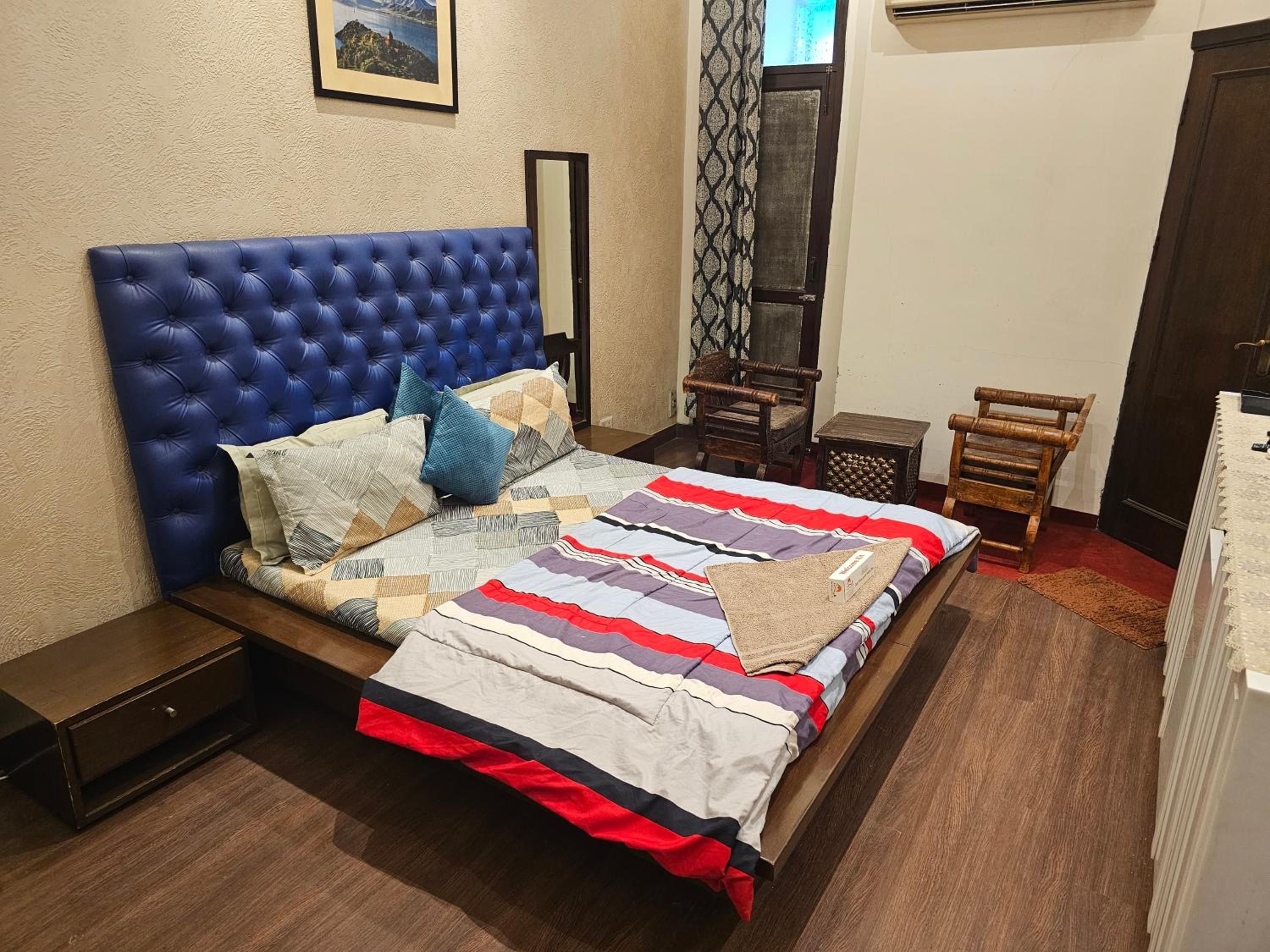 Deluxe Double Room with Balcony - Photo 5
