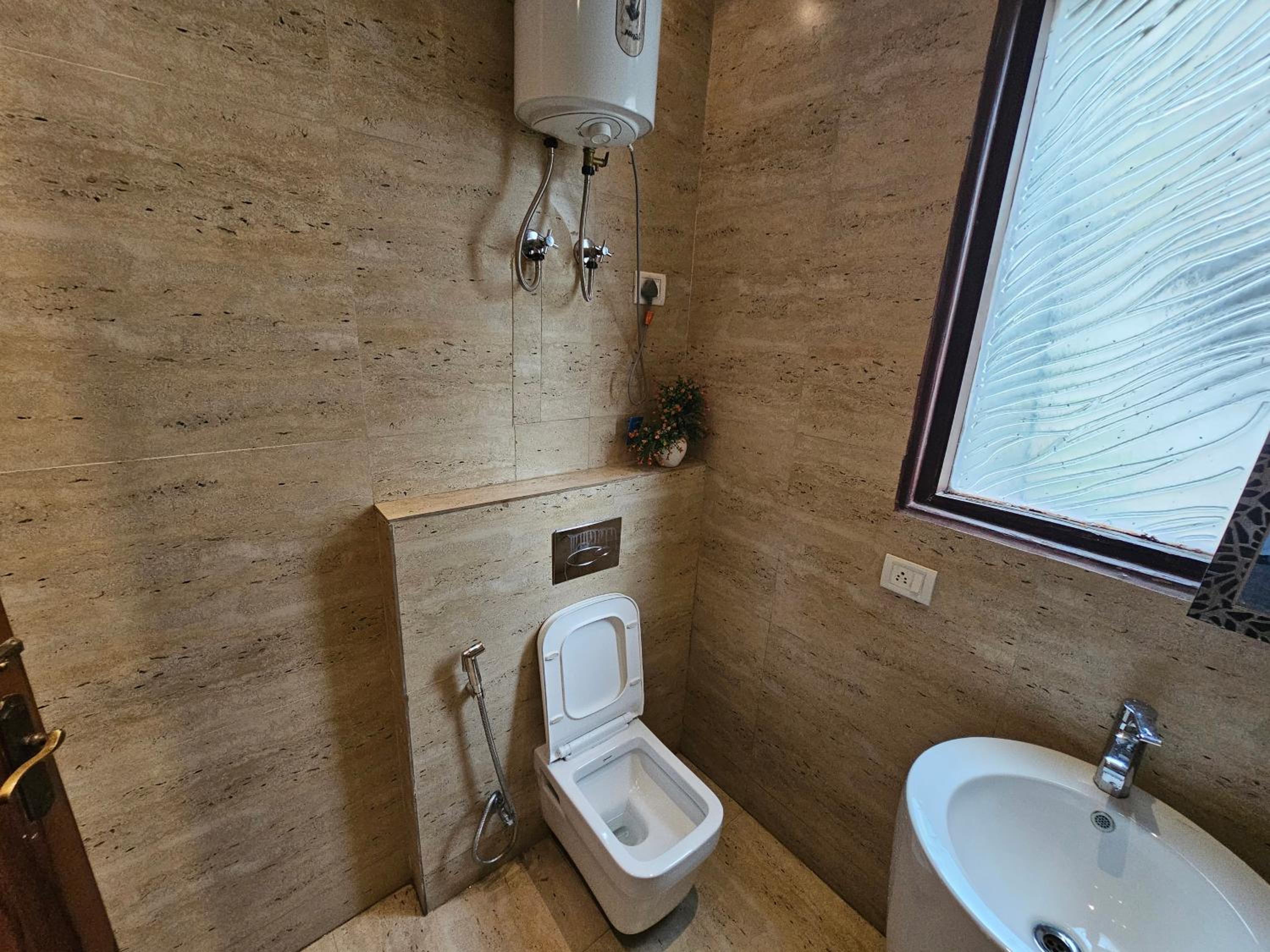 Deluxe Double Room with Balcony - Photo 3