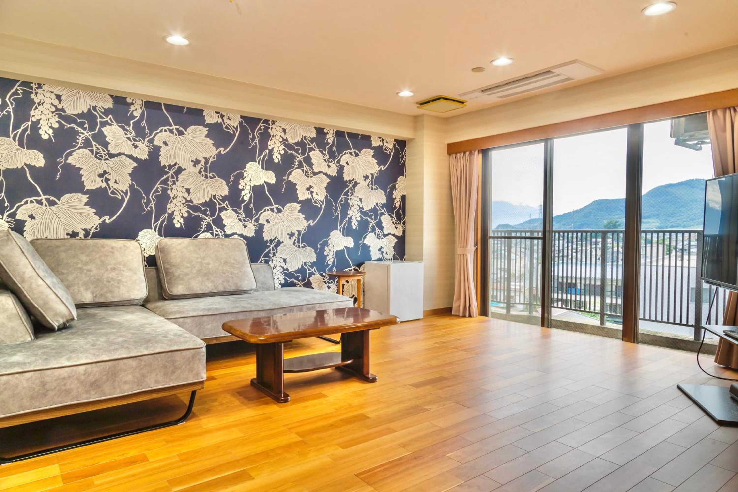 Deluxe Suite - Photo 1