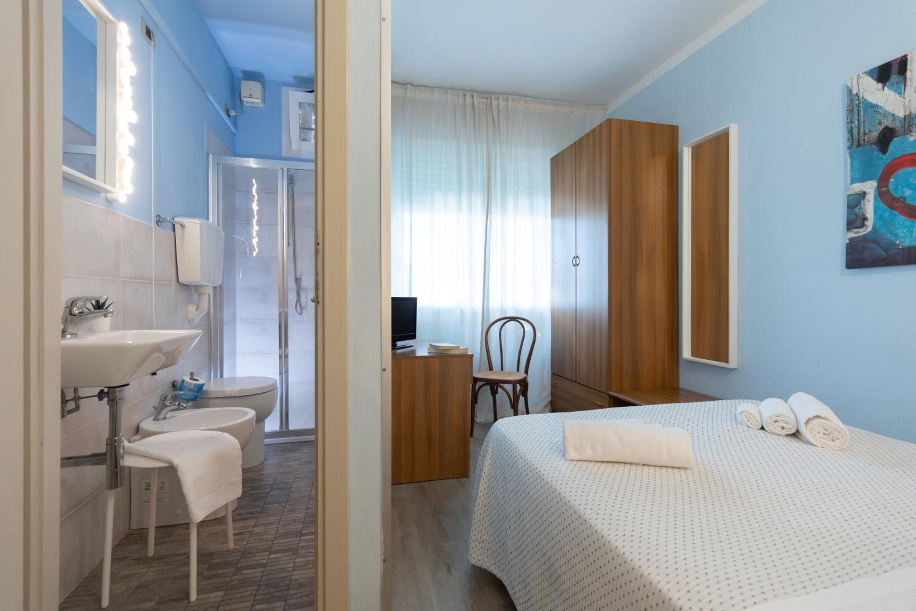 Economy Double Room photo 2