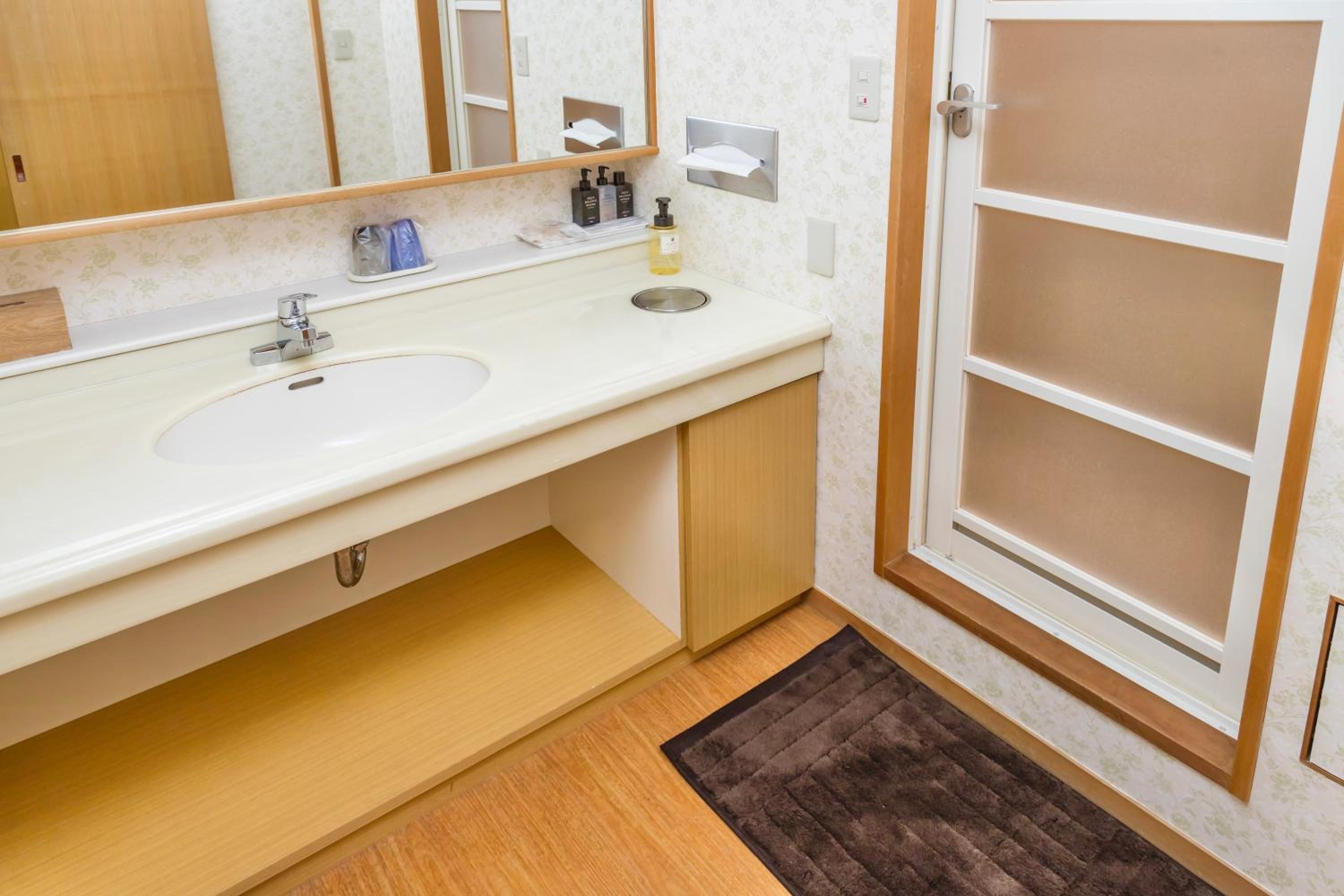 Standard Twin Room - Photo 3