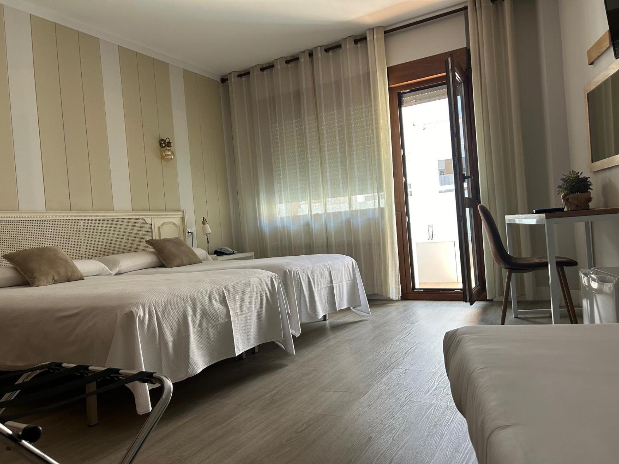 Habitación Triple con Balcón