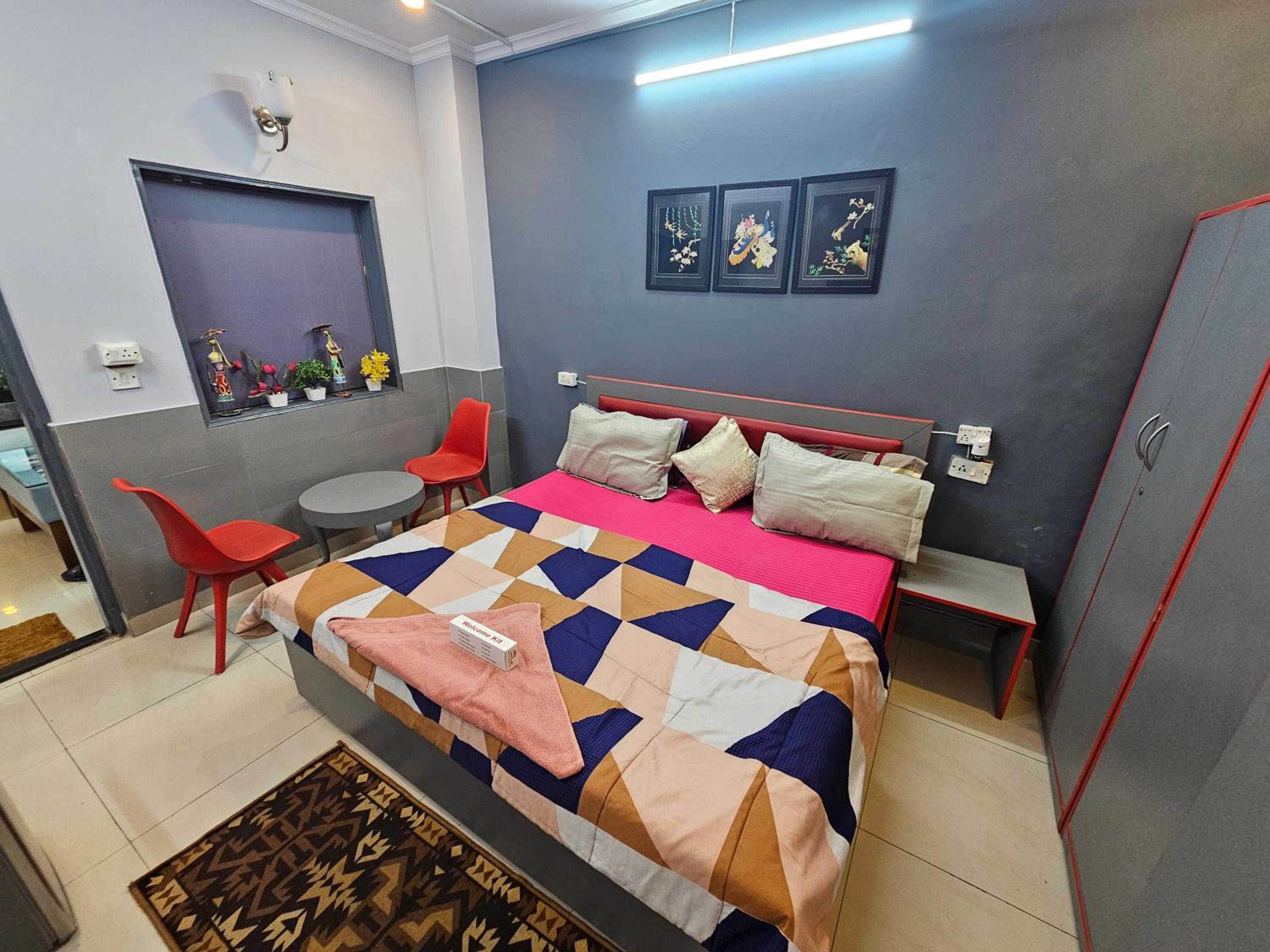 Deluxe King Room - Photo 33