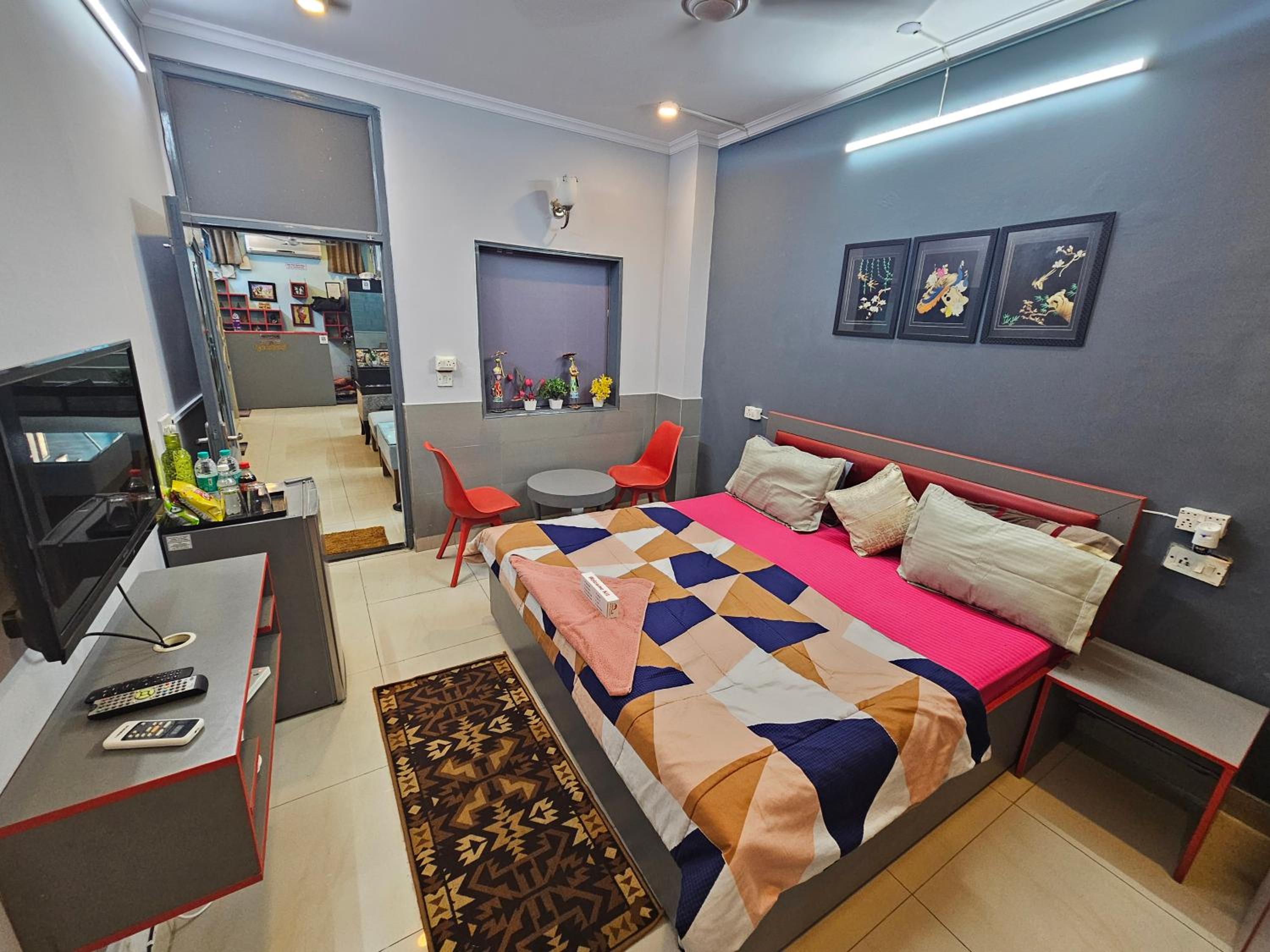 Deluxe King Room - Photo 1