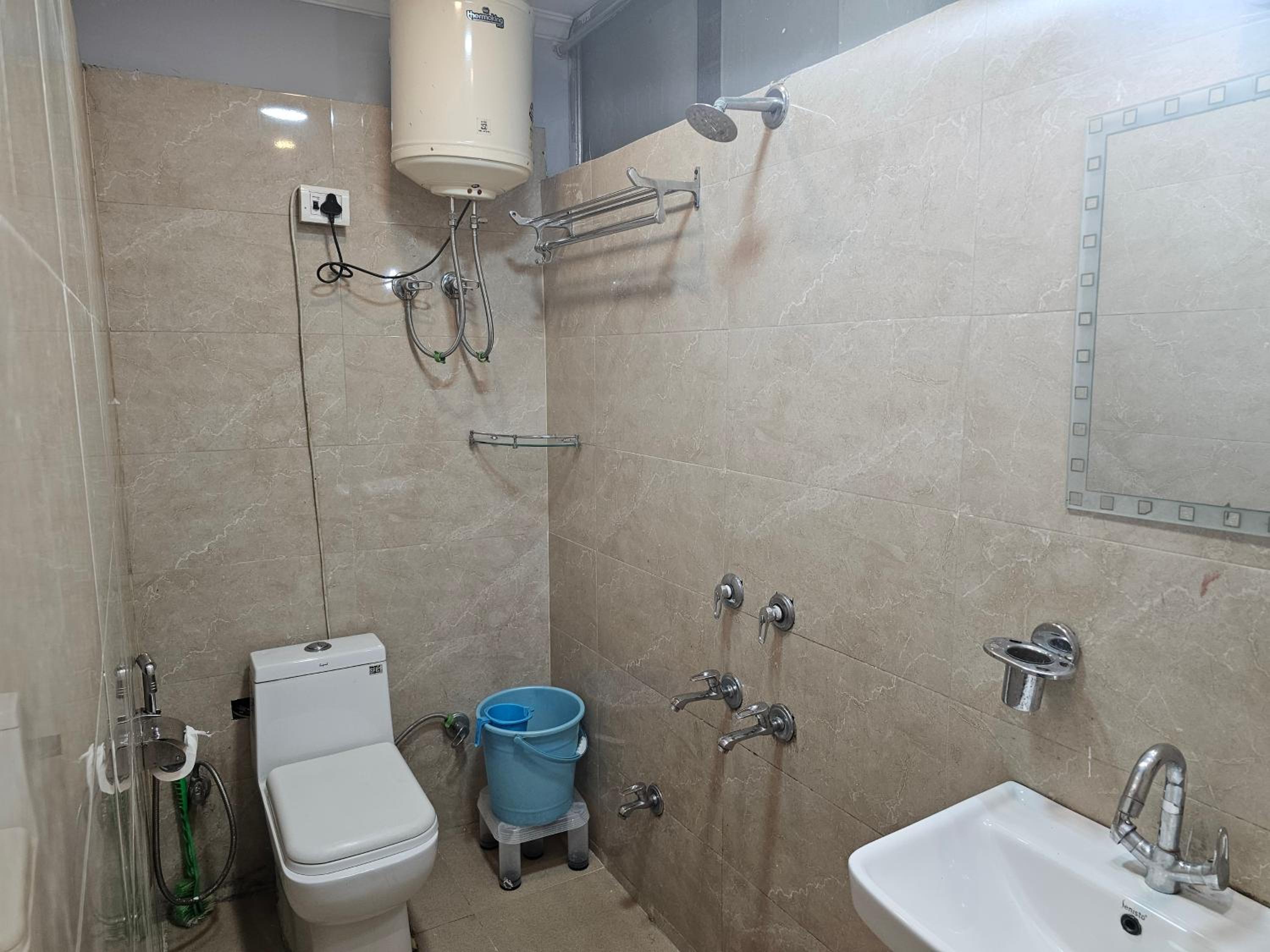 Deluxe King Room - Photo 25