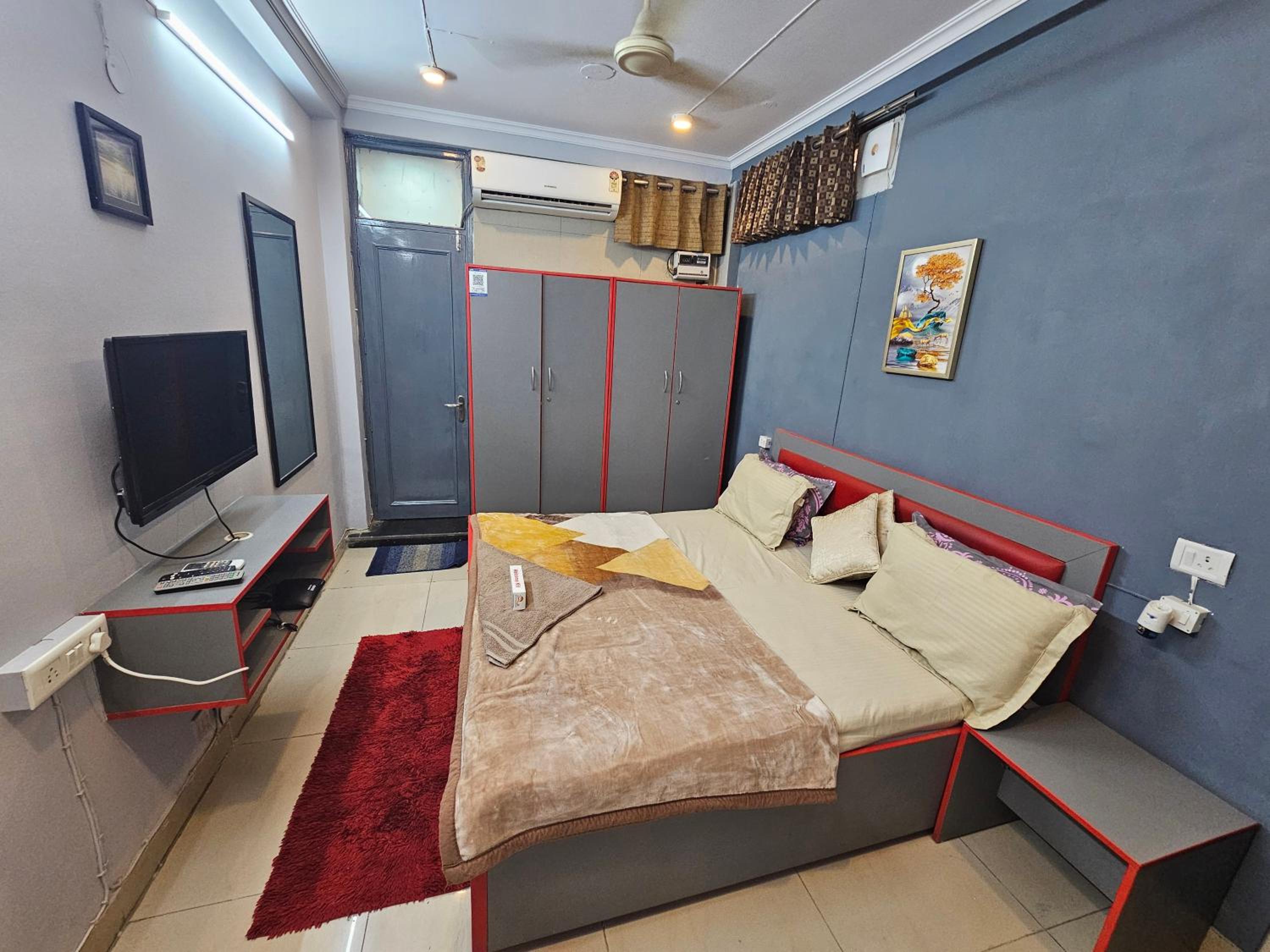 Deluxe King Room - Photo 23