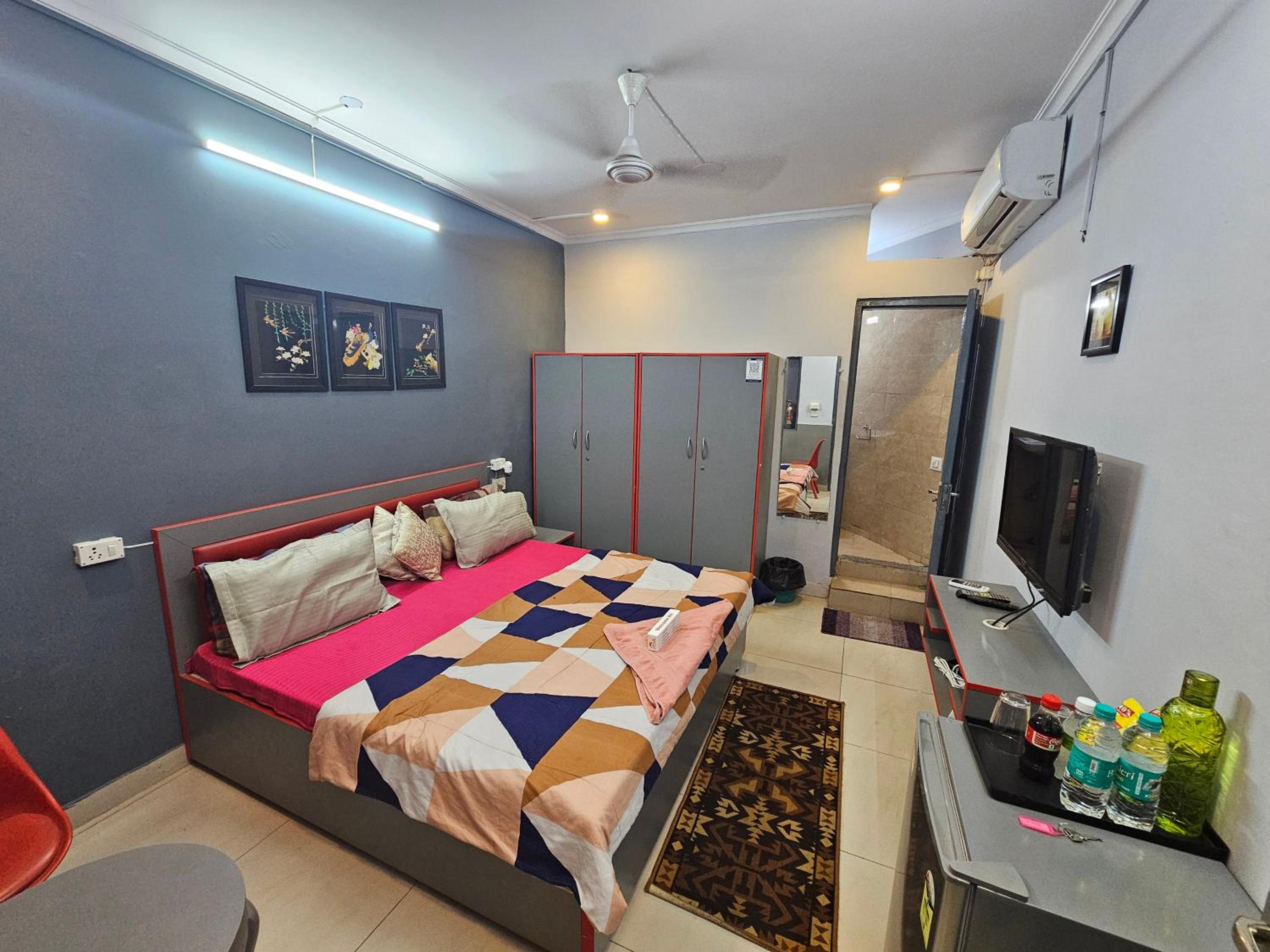 Deluxe King Room - Photo 22