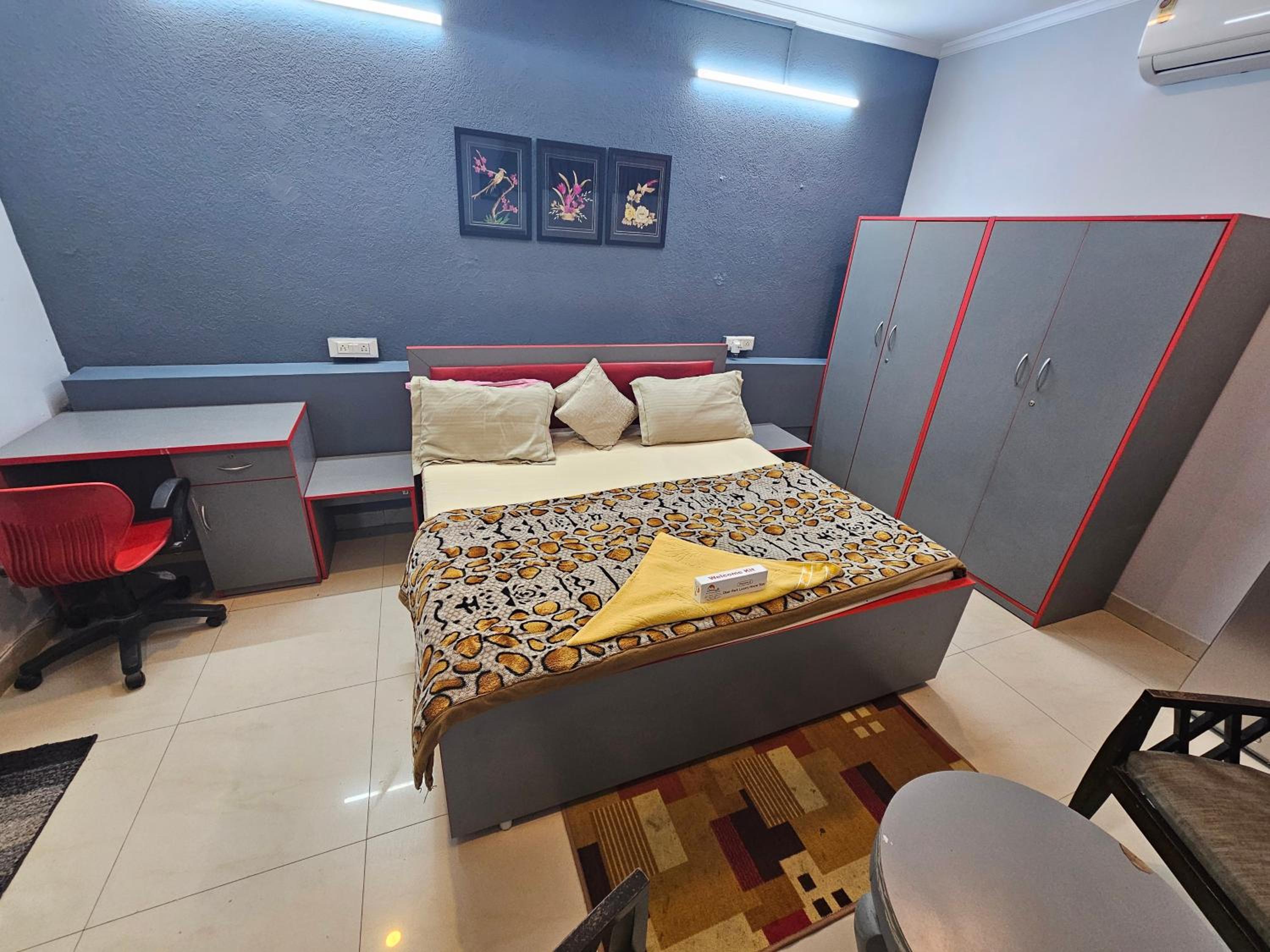 Deluxe King Room - Photo 21