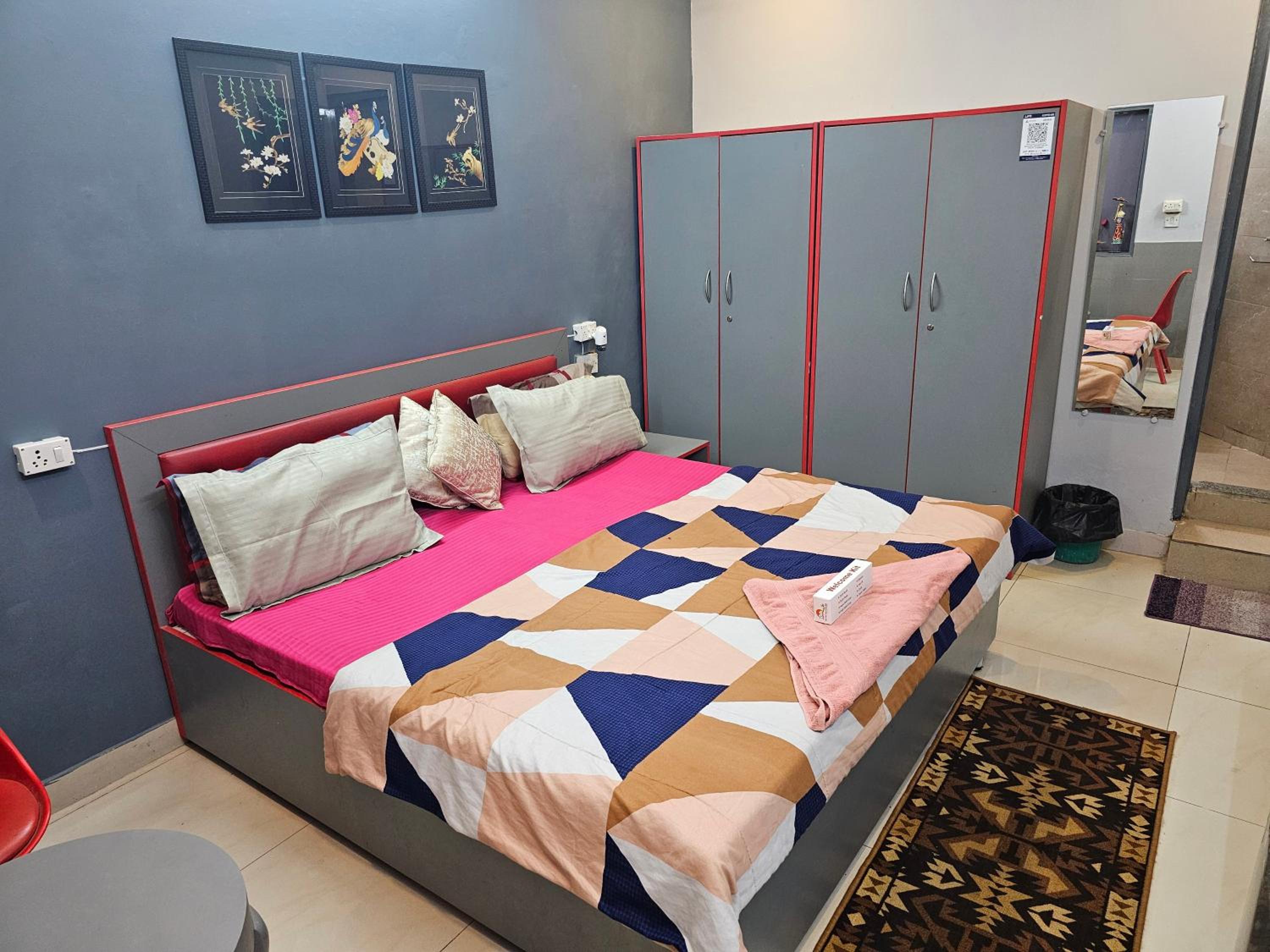 Deluxe King Room - Photo 37