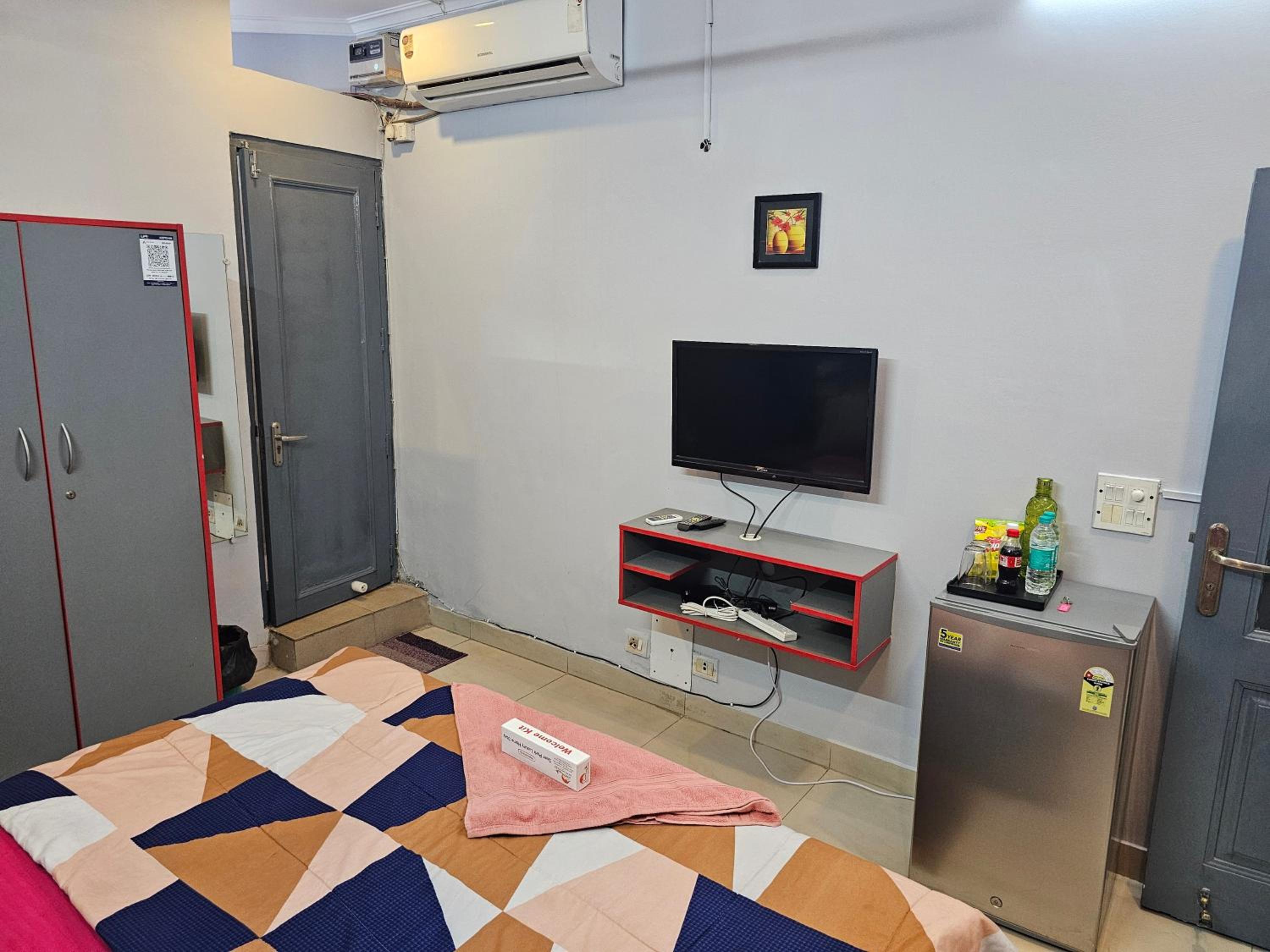Deluxe King Room - Photo 17