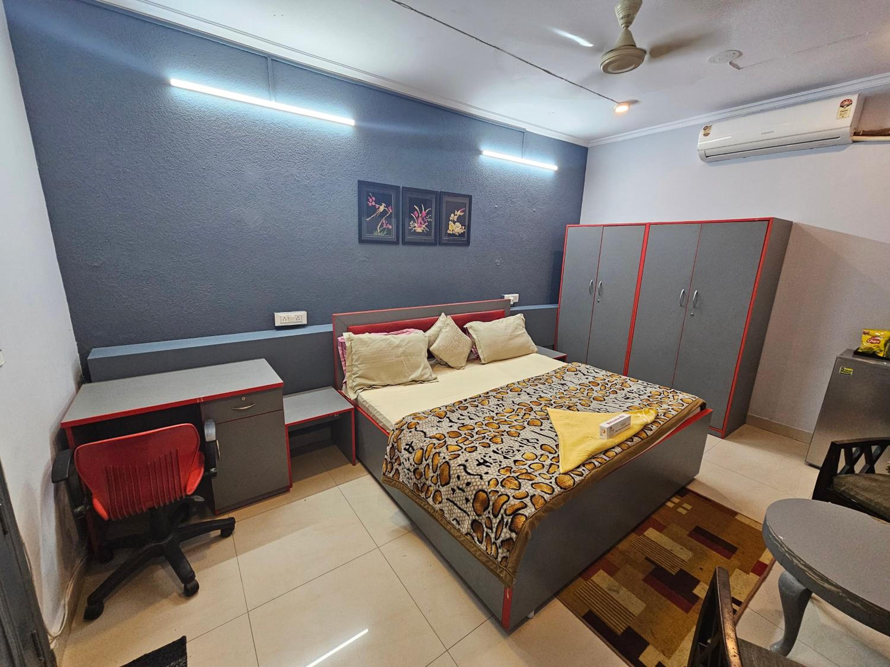Deluxe King Room - Photo 12