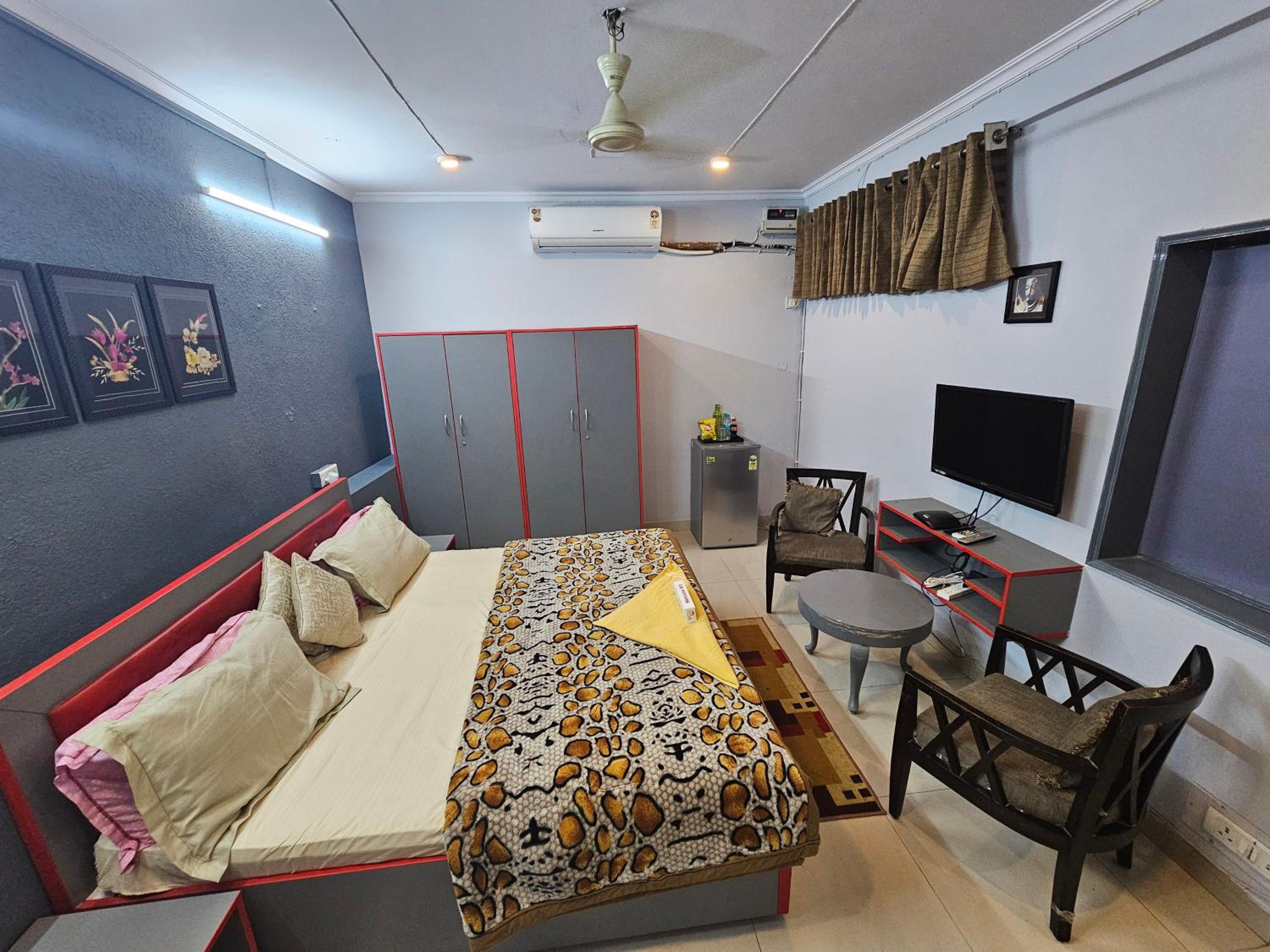 Deluxe King Room - Photo 10