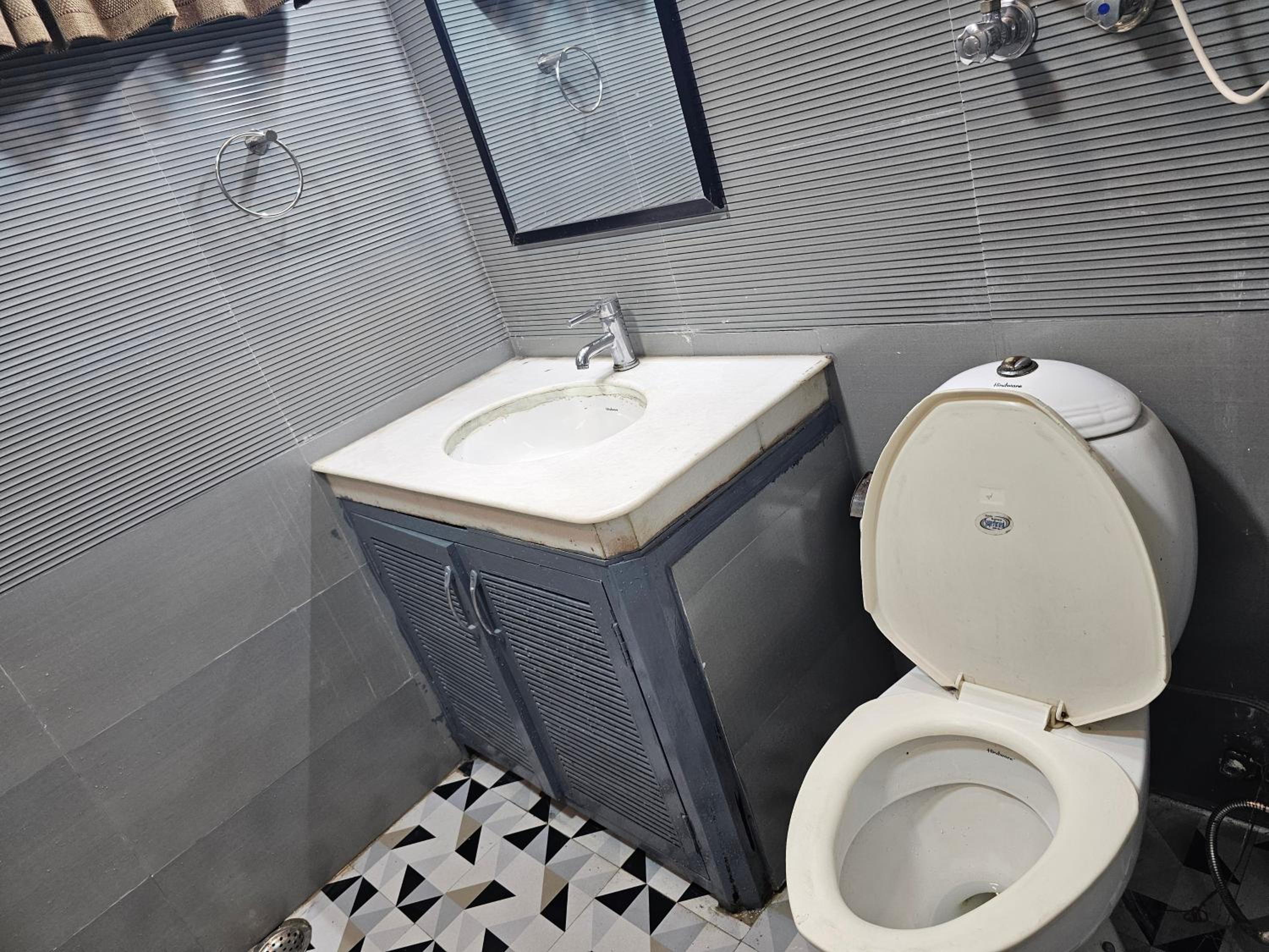 Deluxe King Room - Photo 6