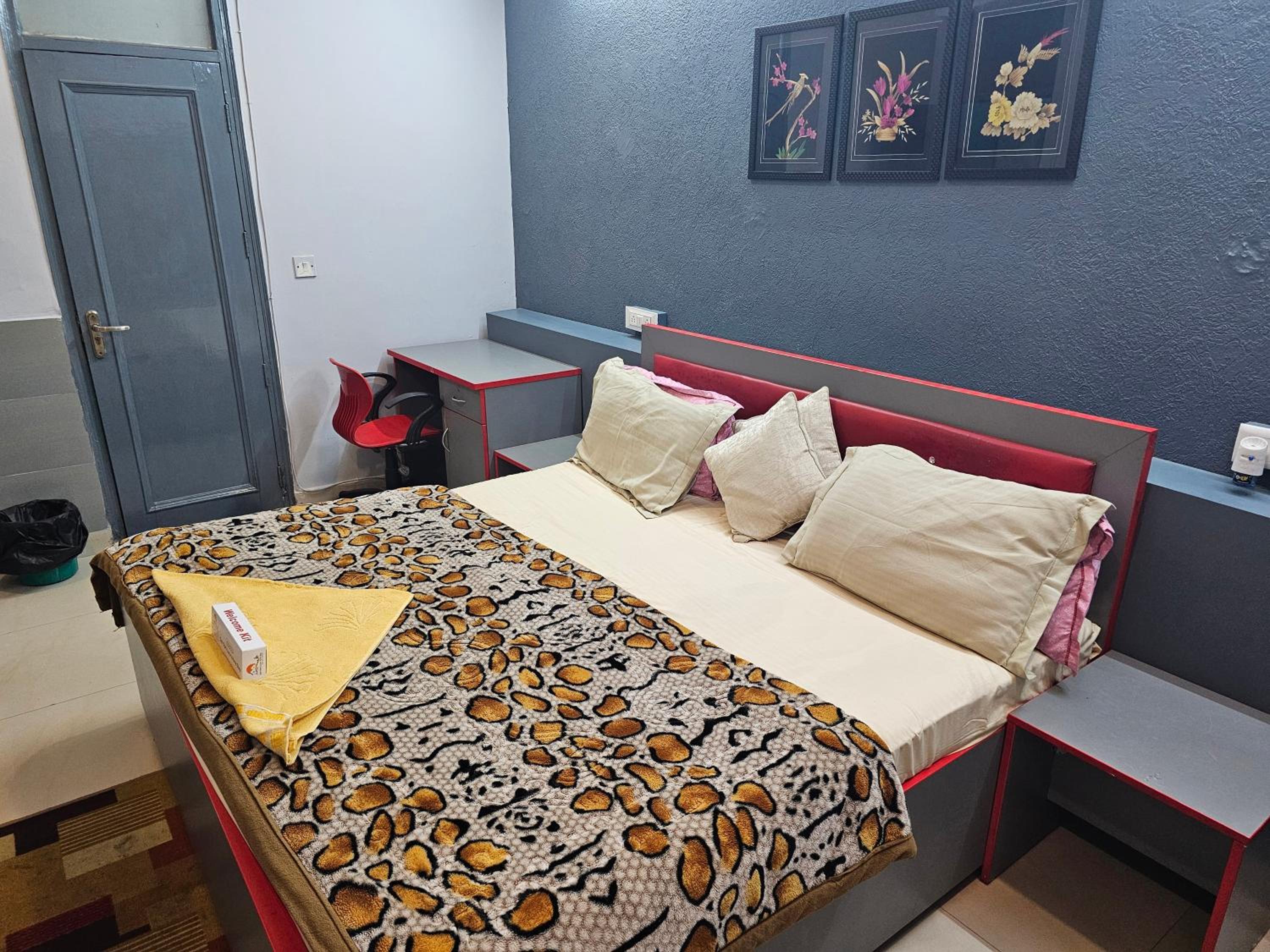 Deluxe King Room - Photo 19