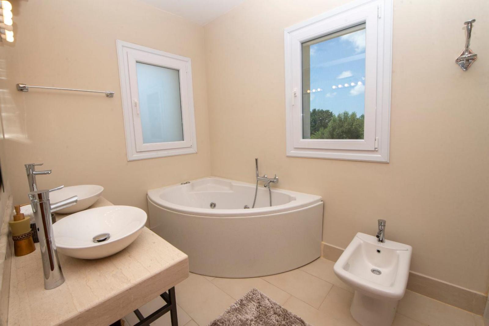 Three-Bedroom Villa photo 3