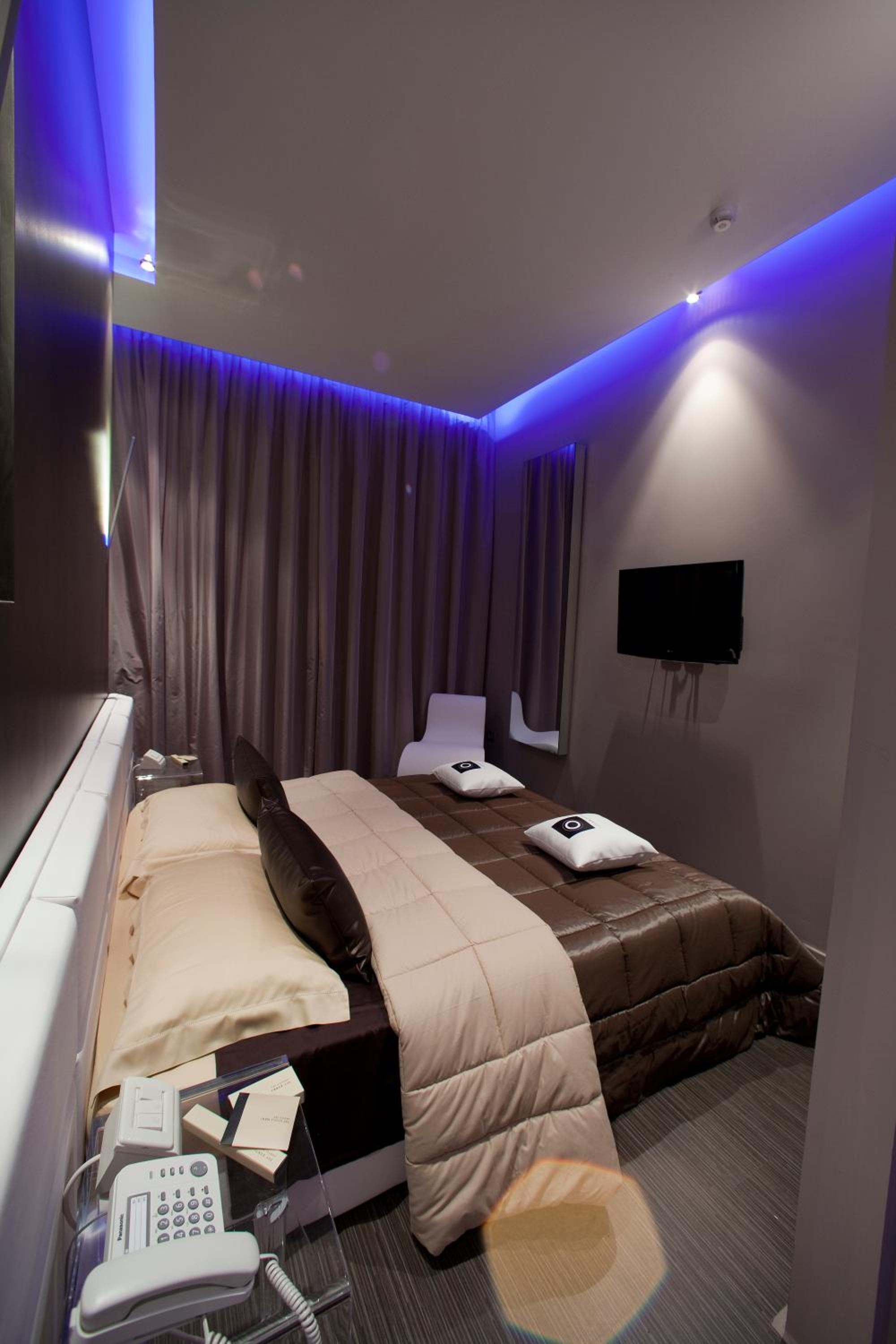 Superior King Room - Photo 12