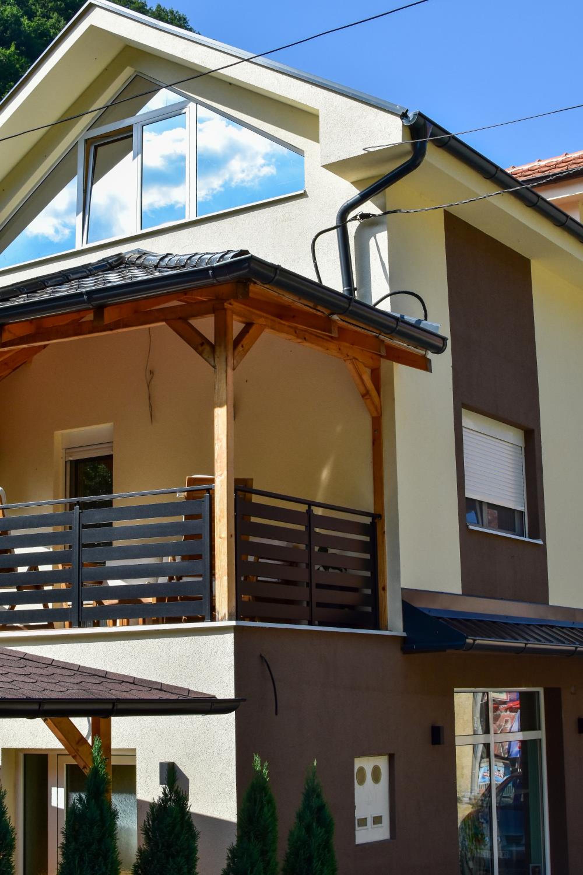 Two-Bedroom Apartment with Balcony photo 2