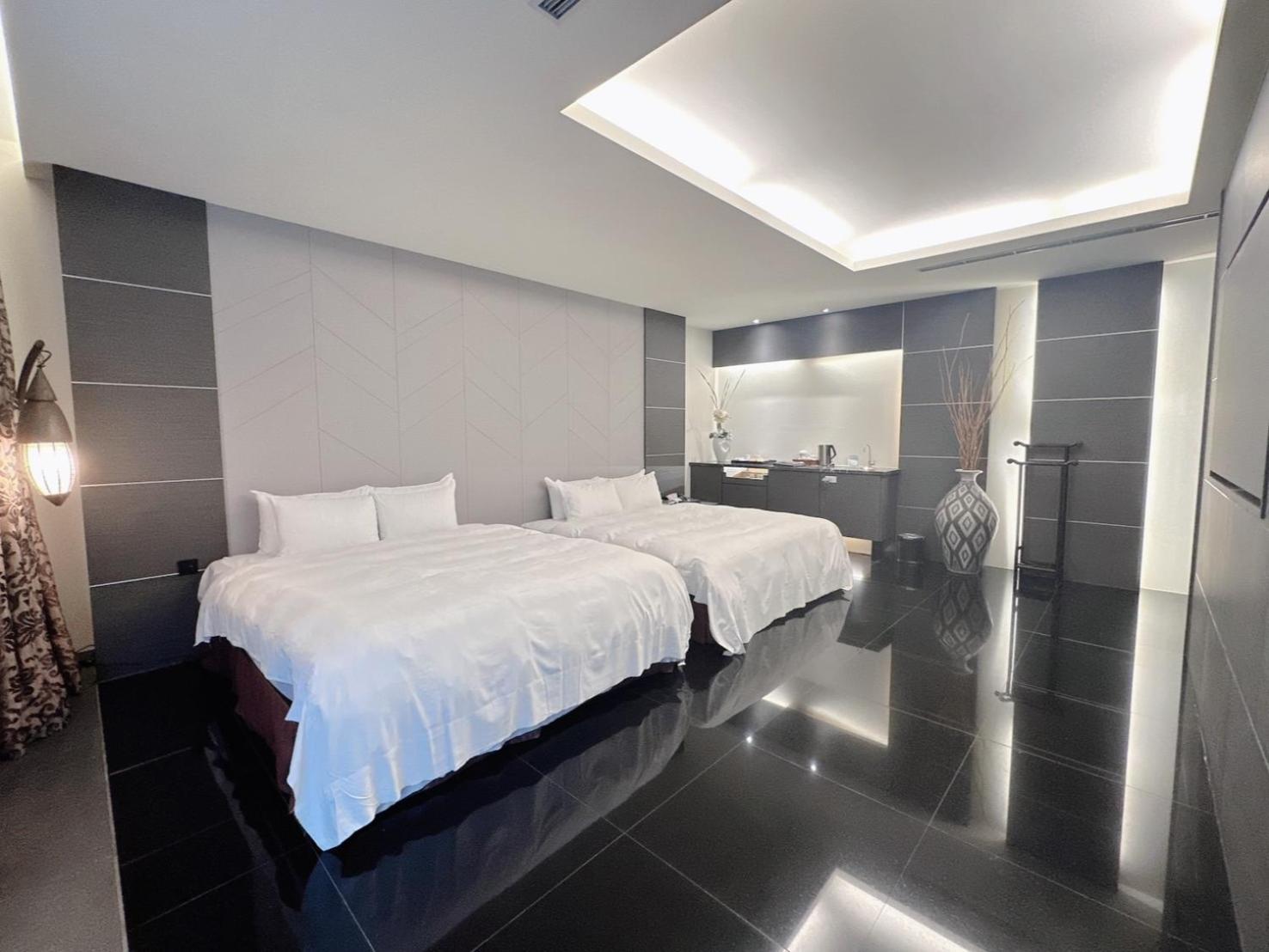 Large Double Room photo 3