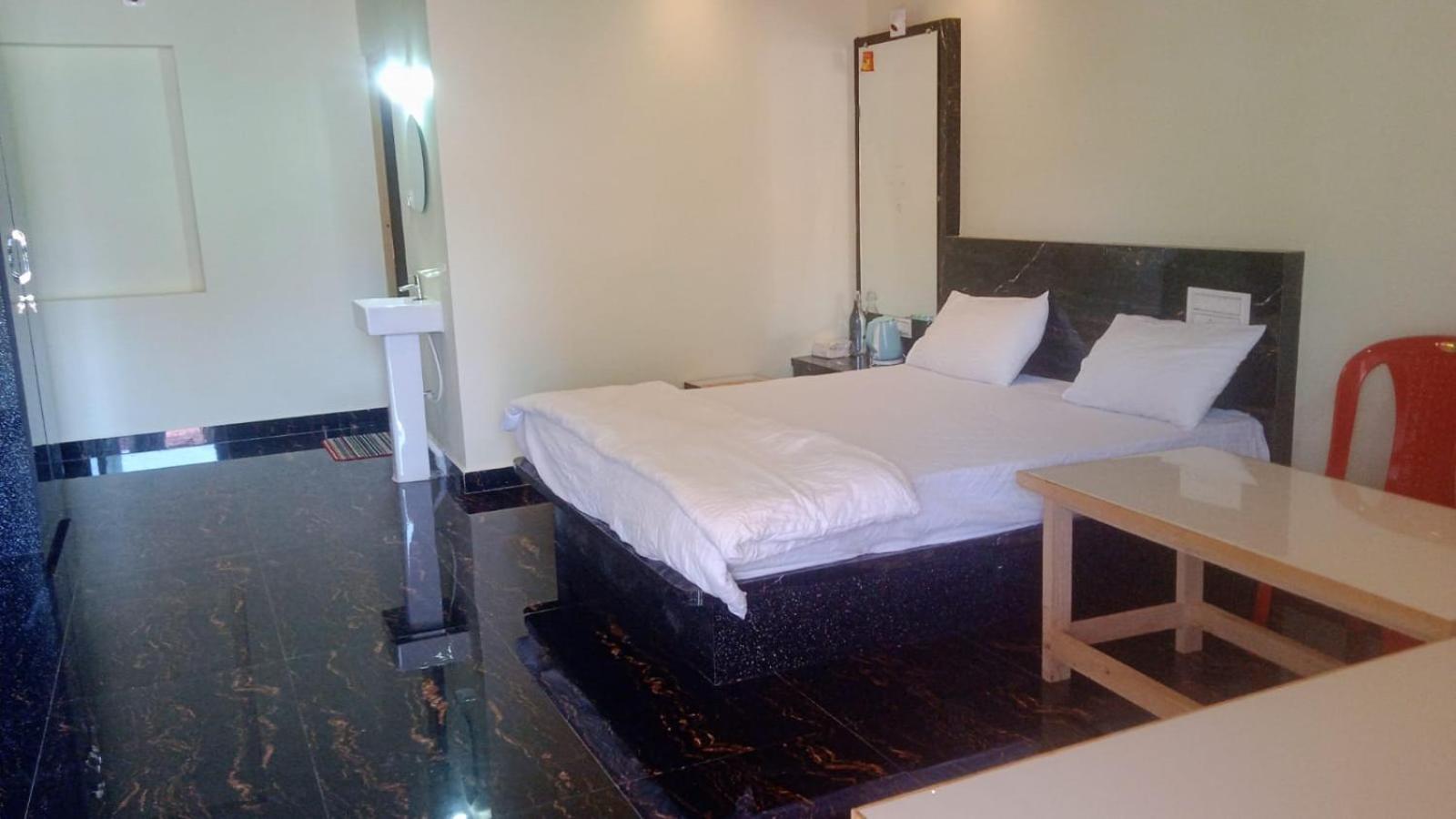 Budget Double Room photo 2