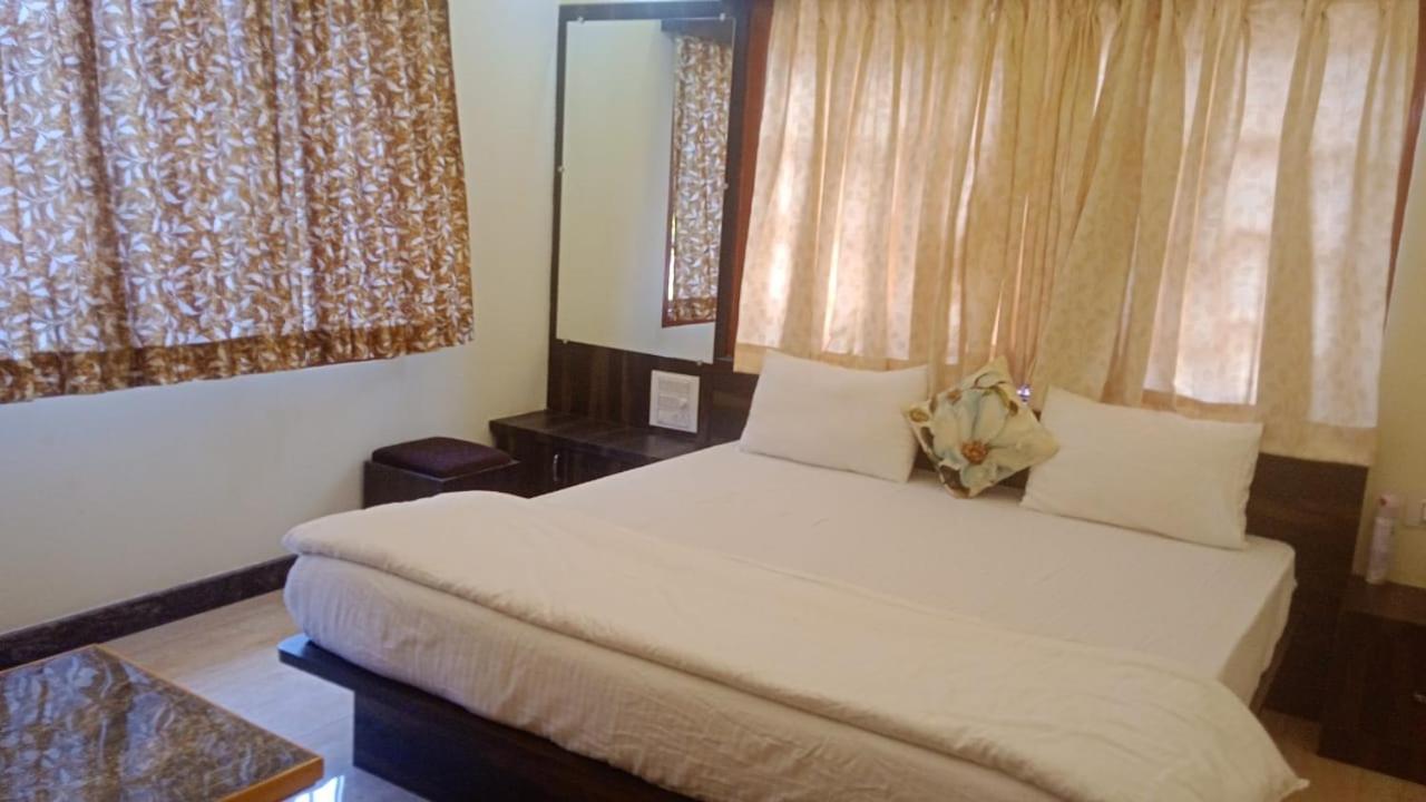 Deluxe Room (2 Adults + 1 Child) photo 2
