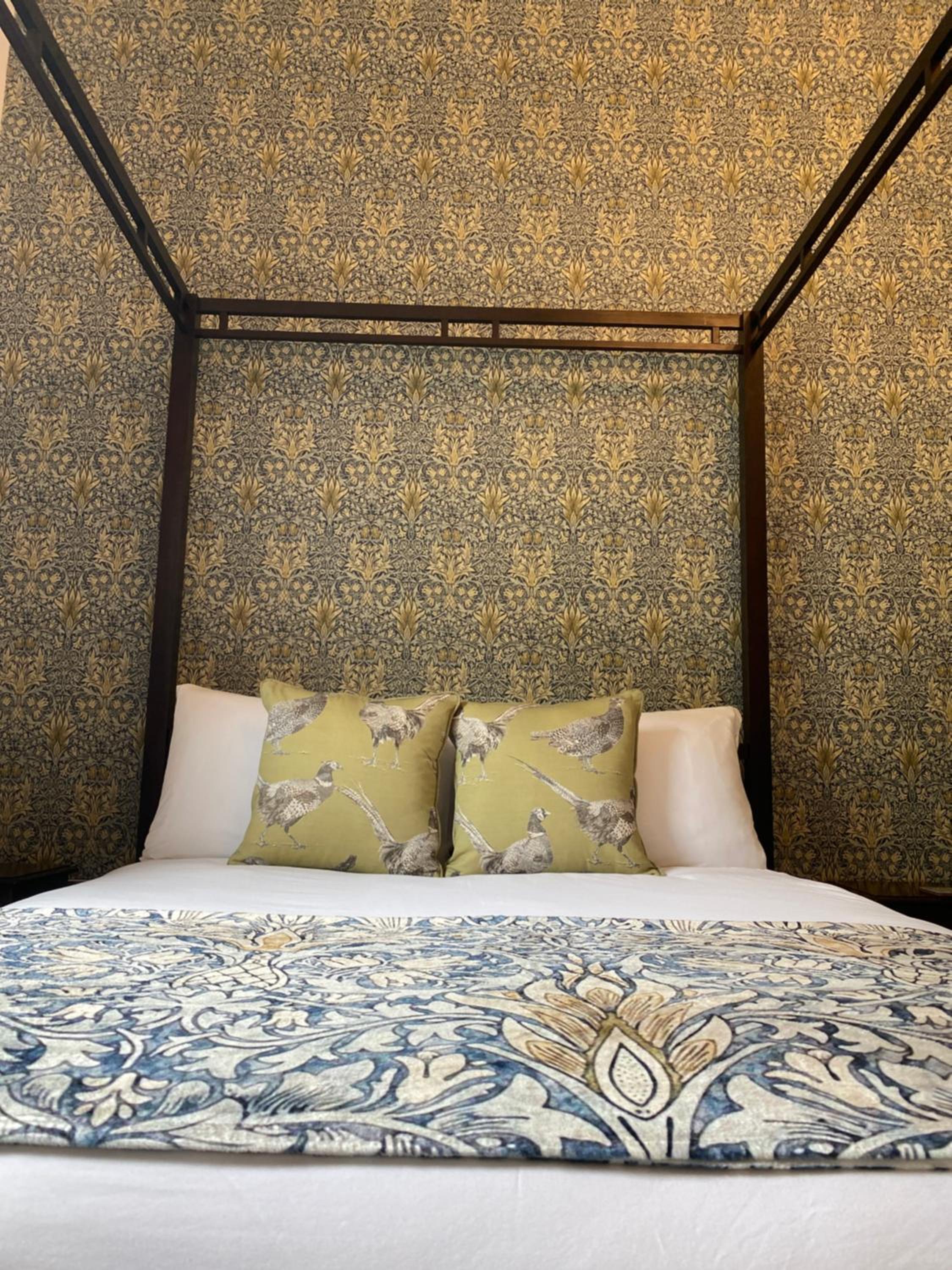 Four Poster King Room