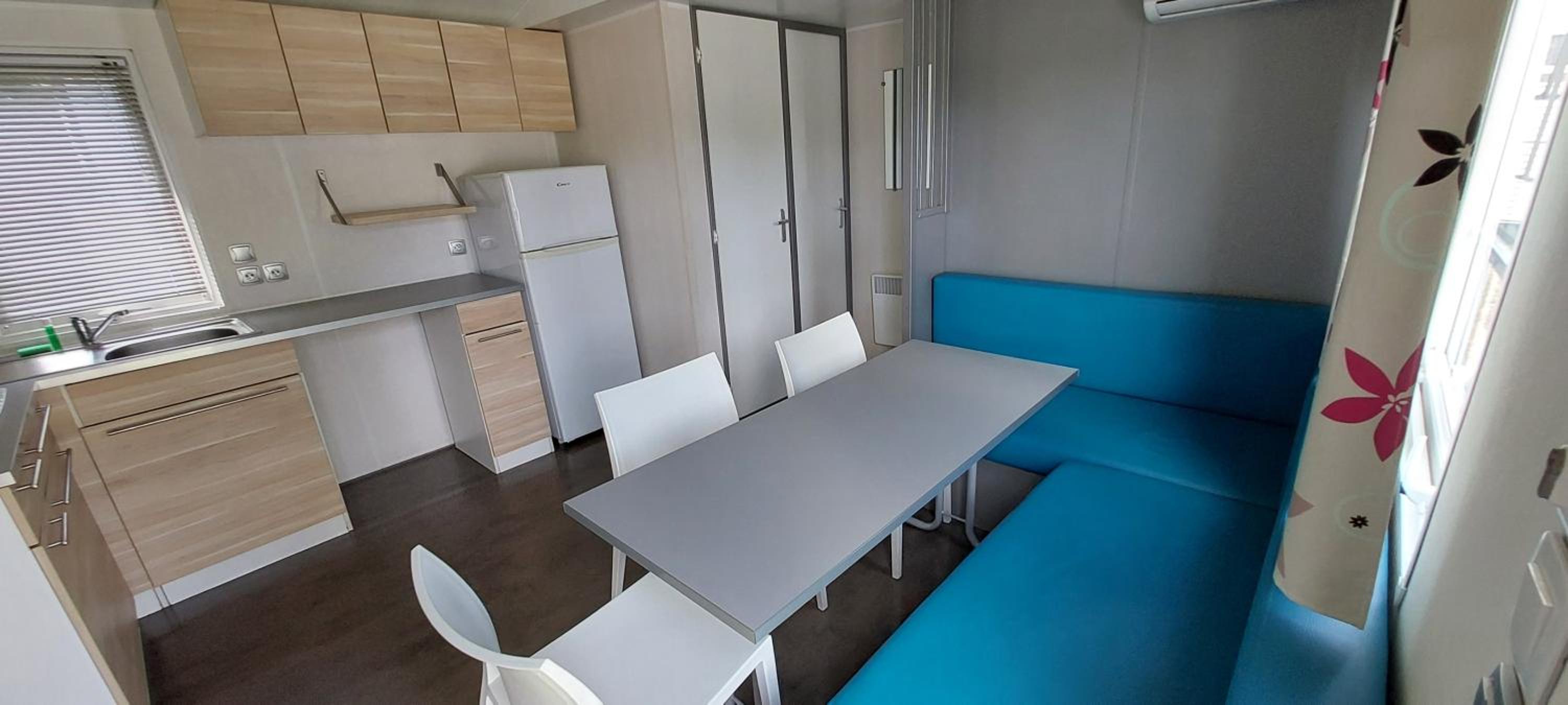Mobile Home - Photo 2