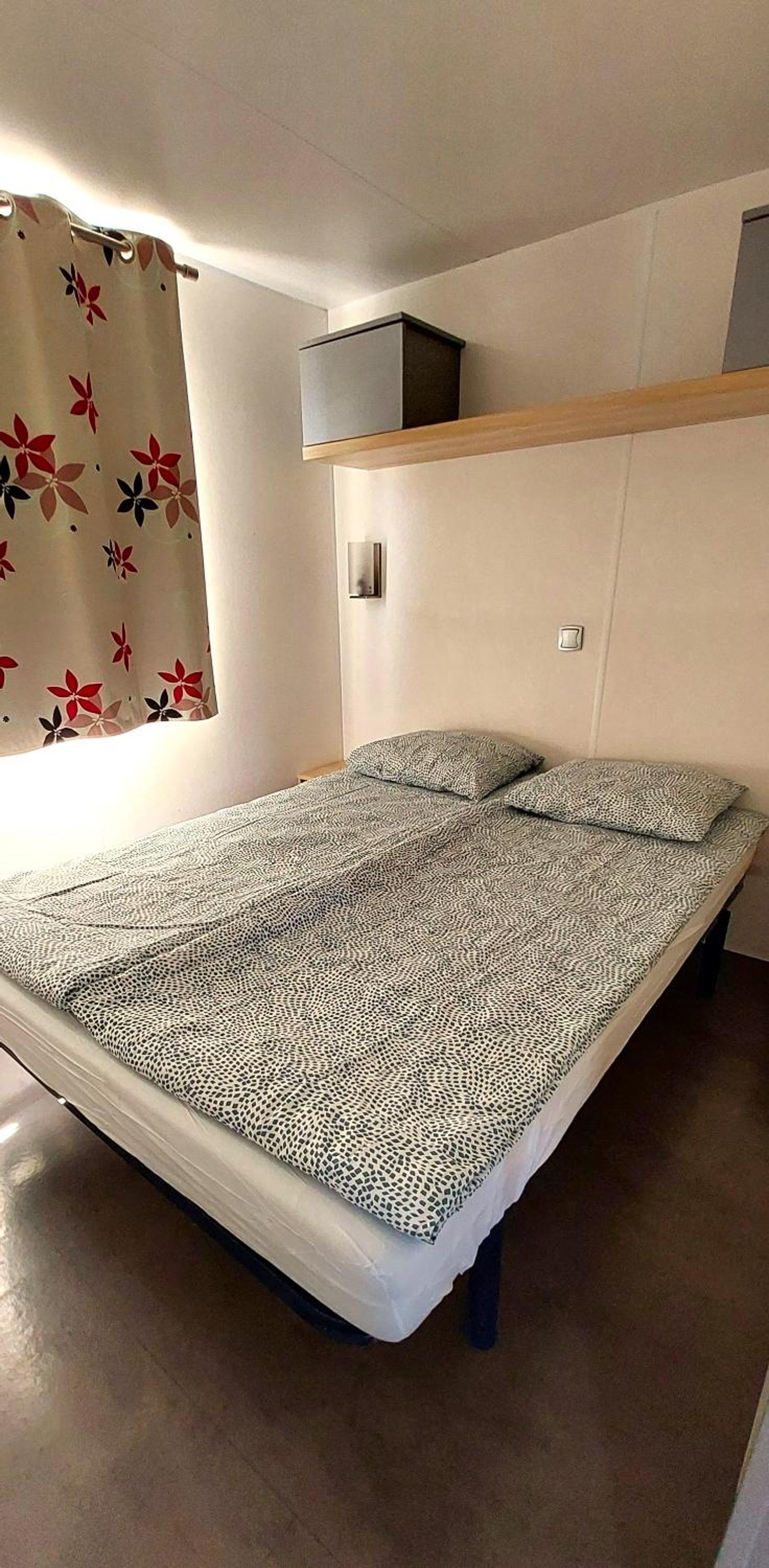 Mobile Home - Photo 15