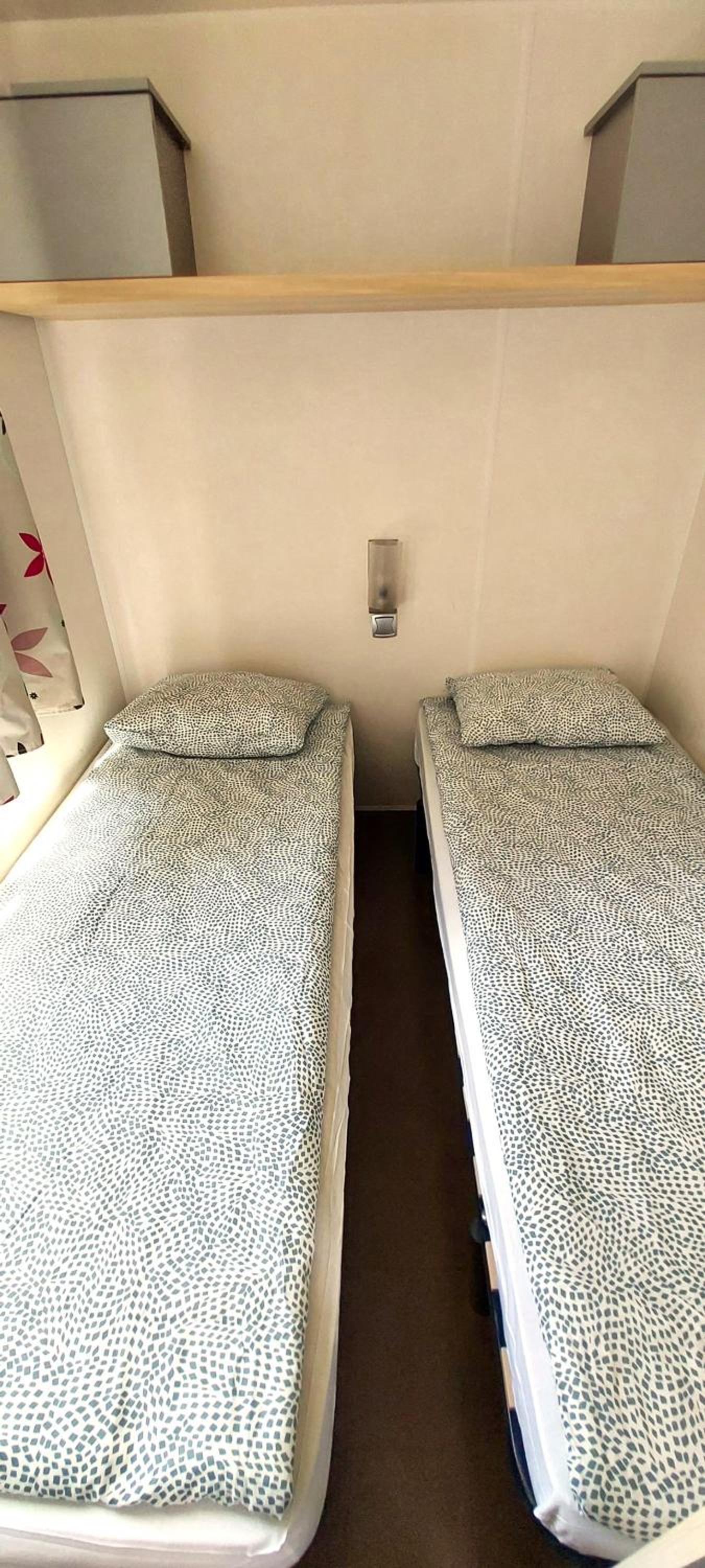 Mobile Home - Photo 8
