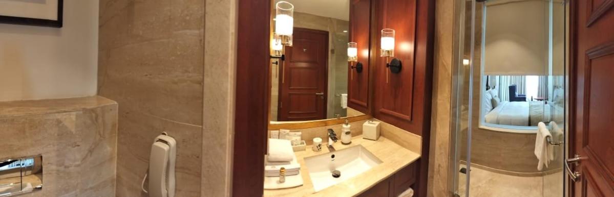 Deluxe Double Room with Balcony photo 3