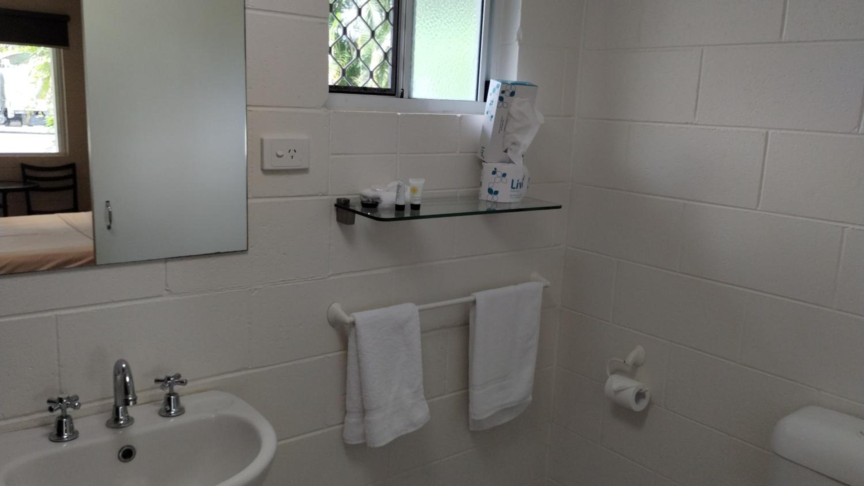 Basic Double Room photo 2