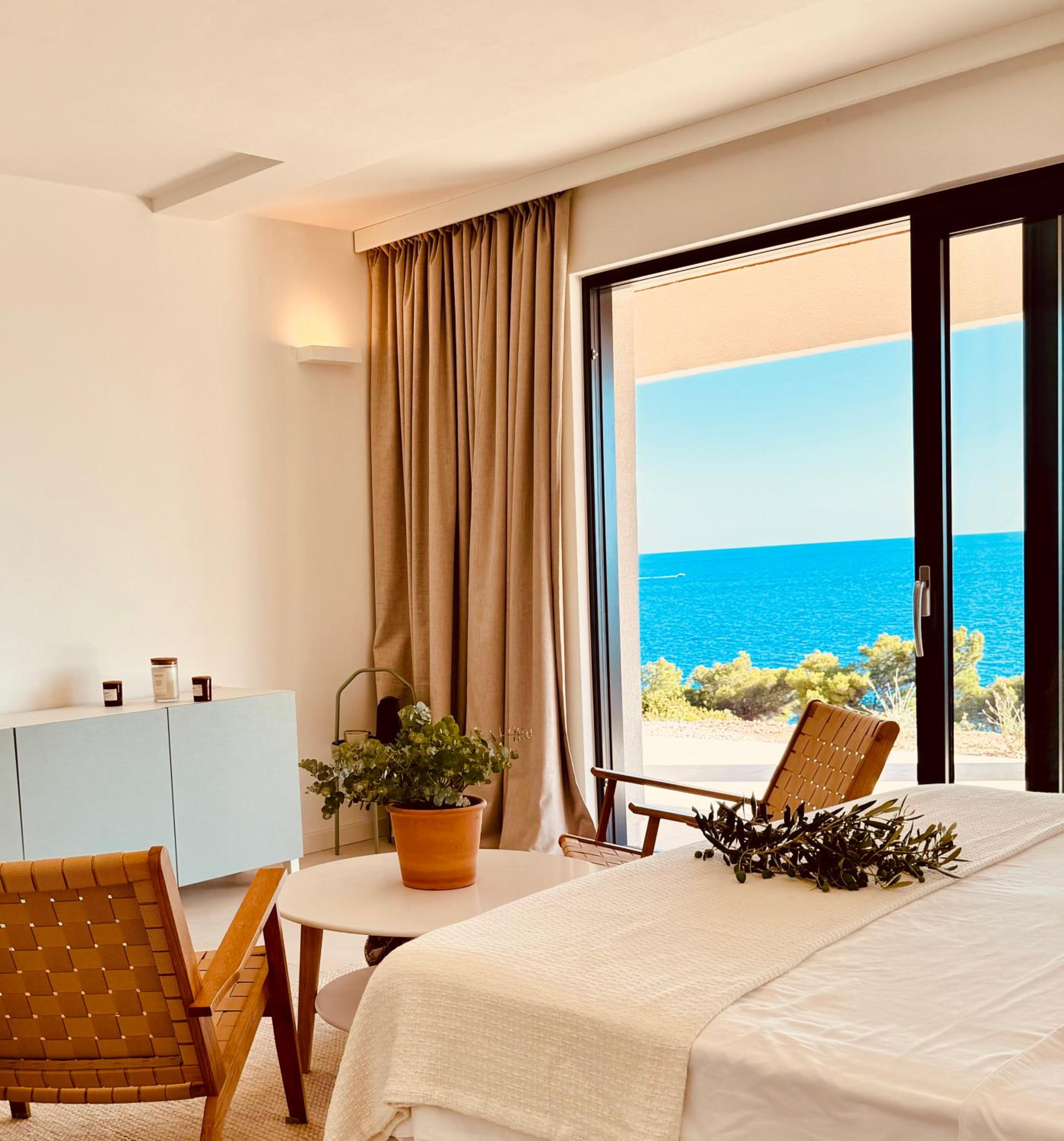 Deluxe Double Room with Balcony and Sea View