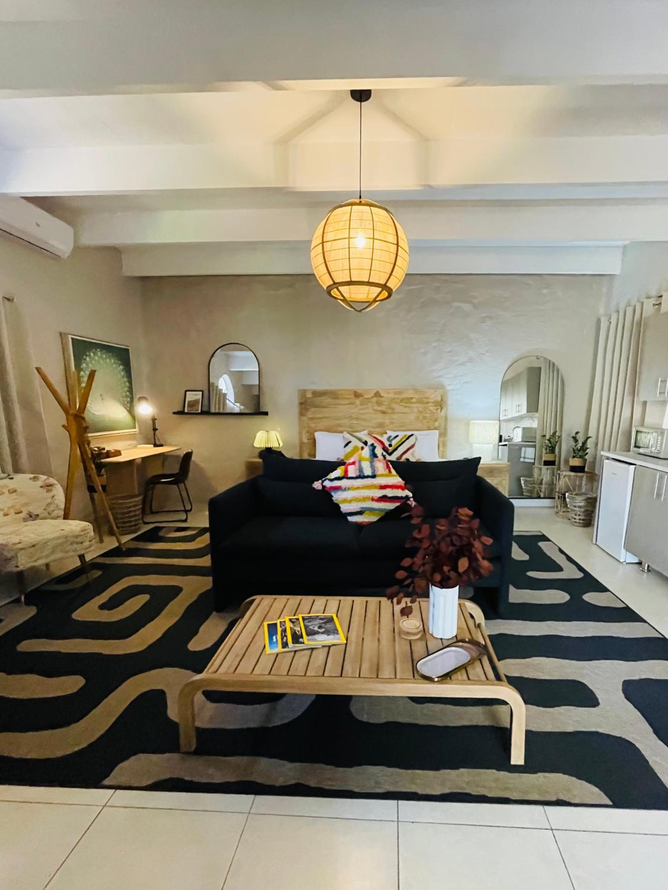 Deluxe King Suite photo 3