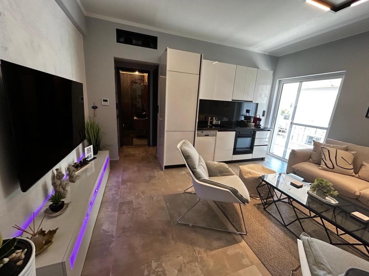 One-Bedroom Apartment photo 1