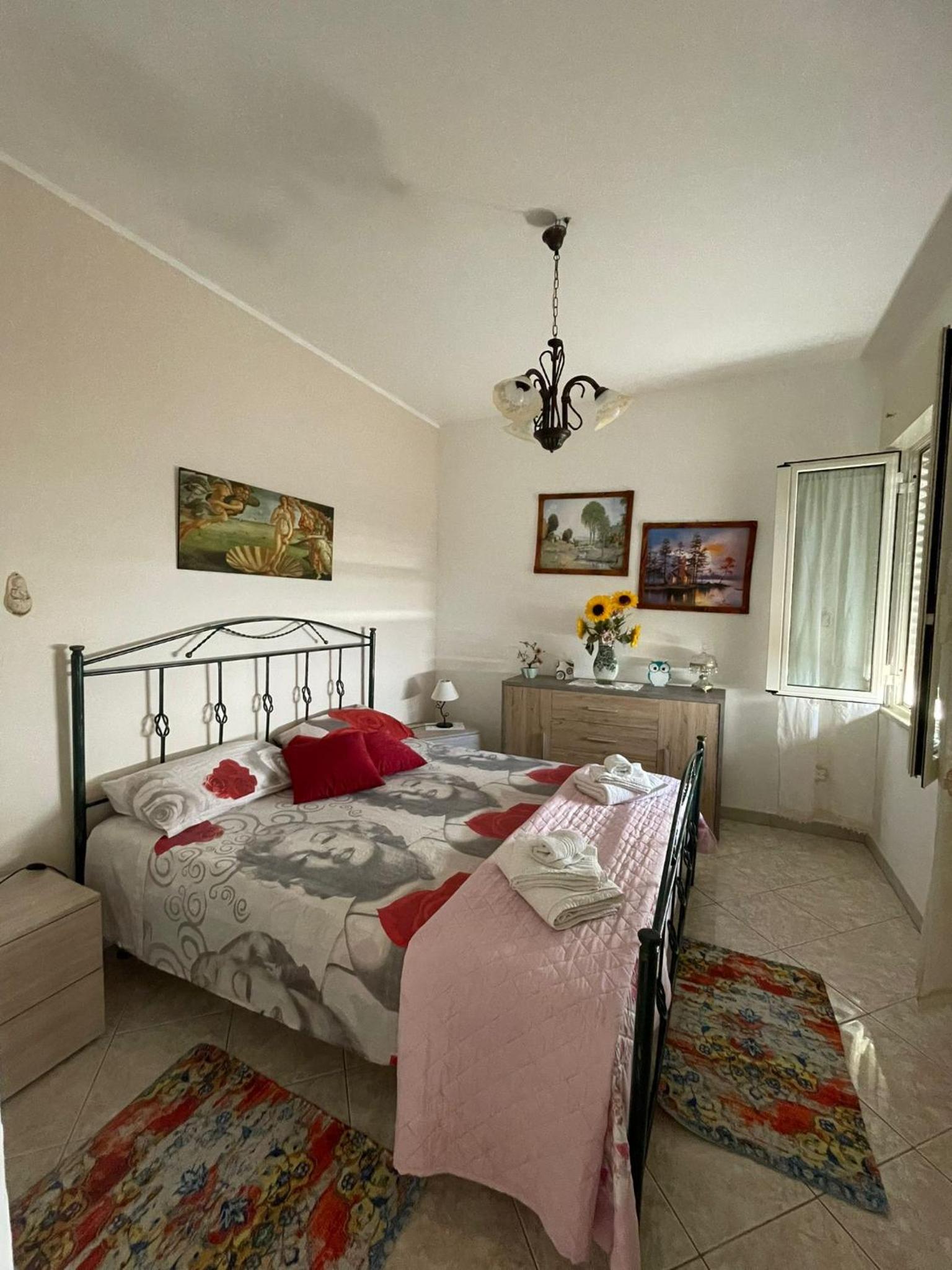 One-Bedroom House photo 1