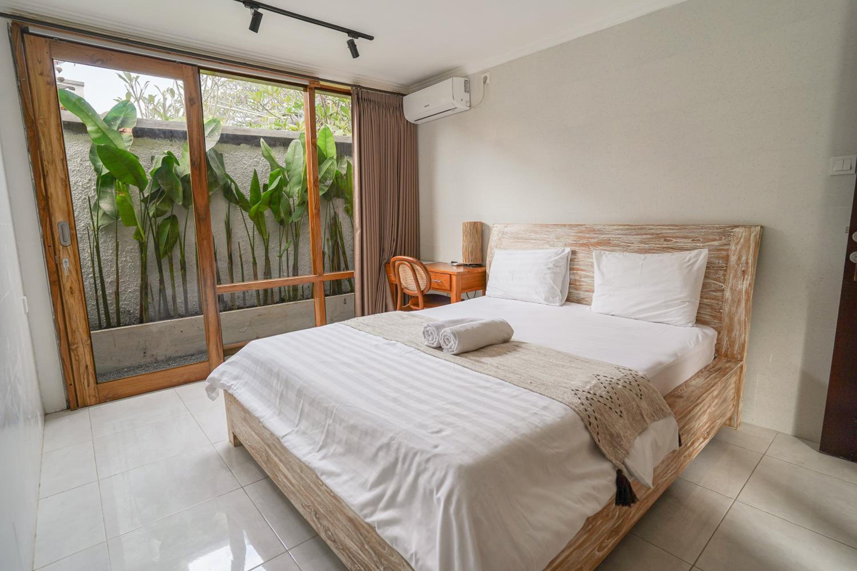 Double Room with Patio - Photo 1