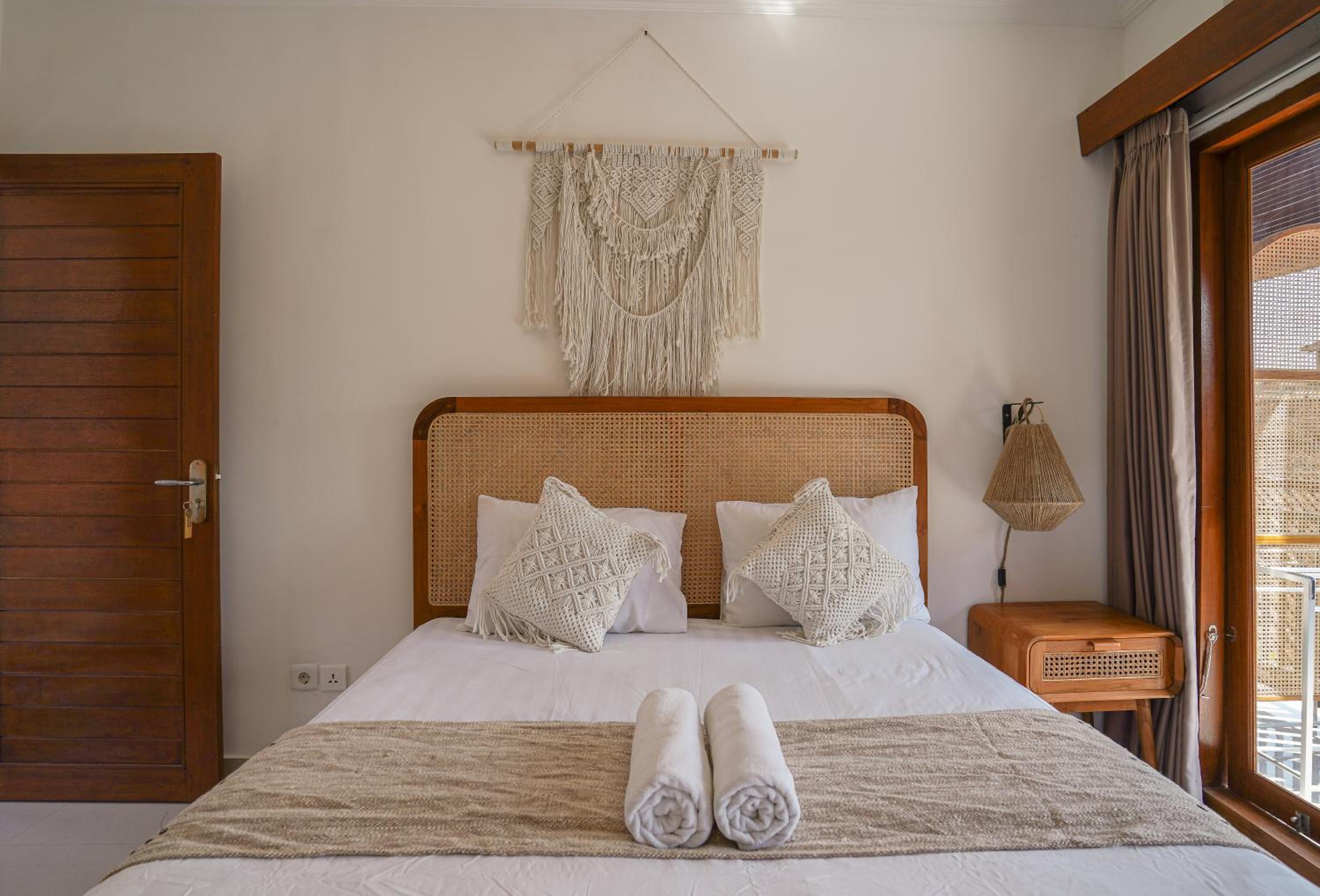 Deluxe Double Room with Balcony - Photo 2