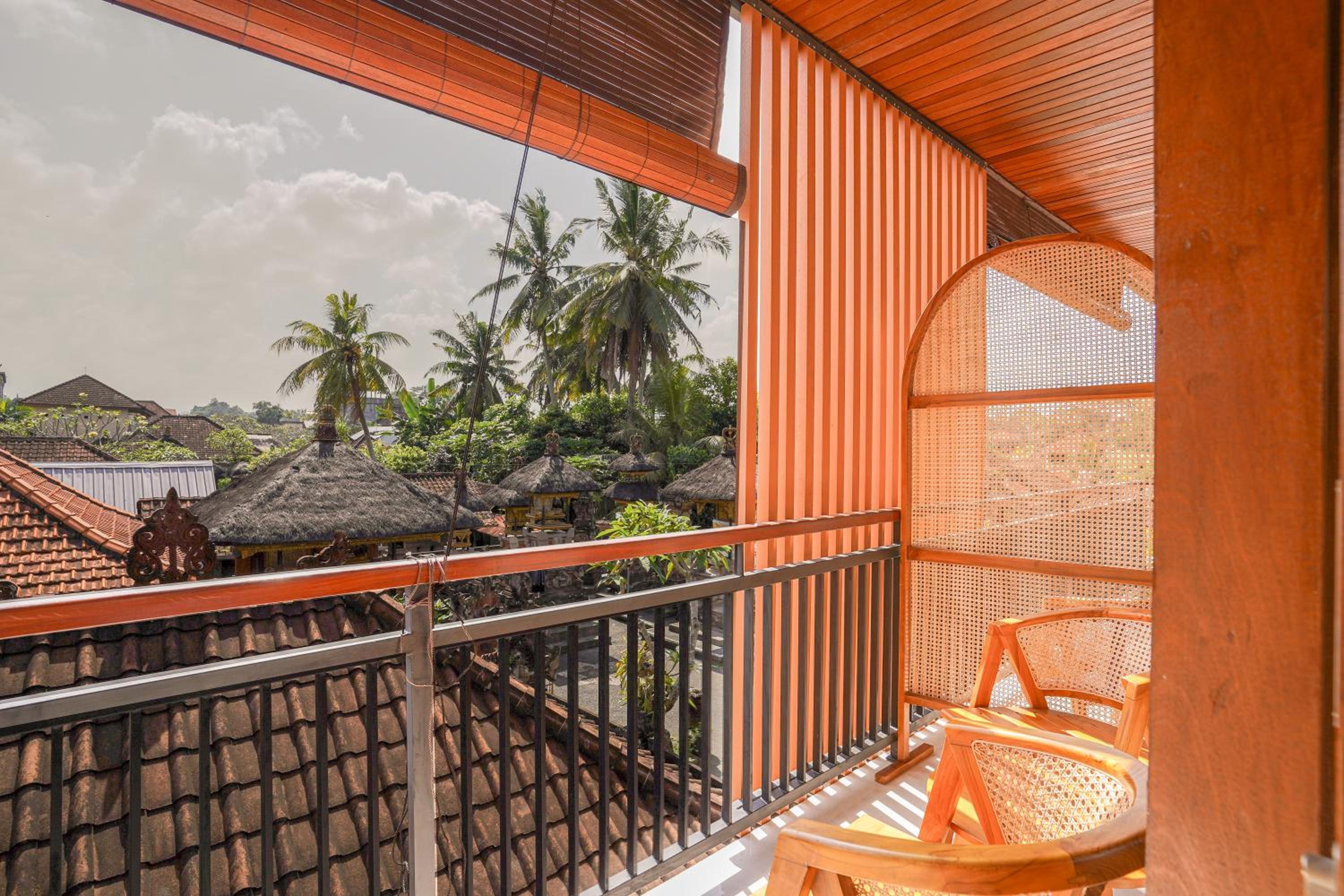 Deluxe Double Room with Balcony - Photo 3