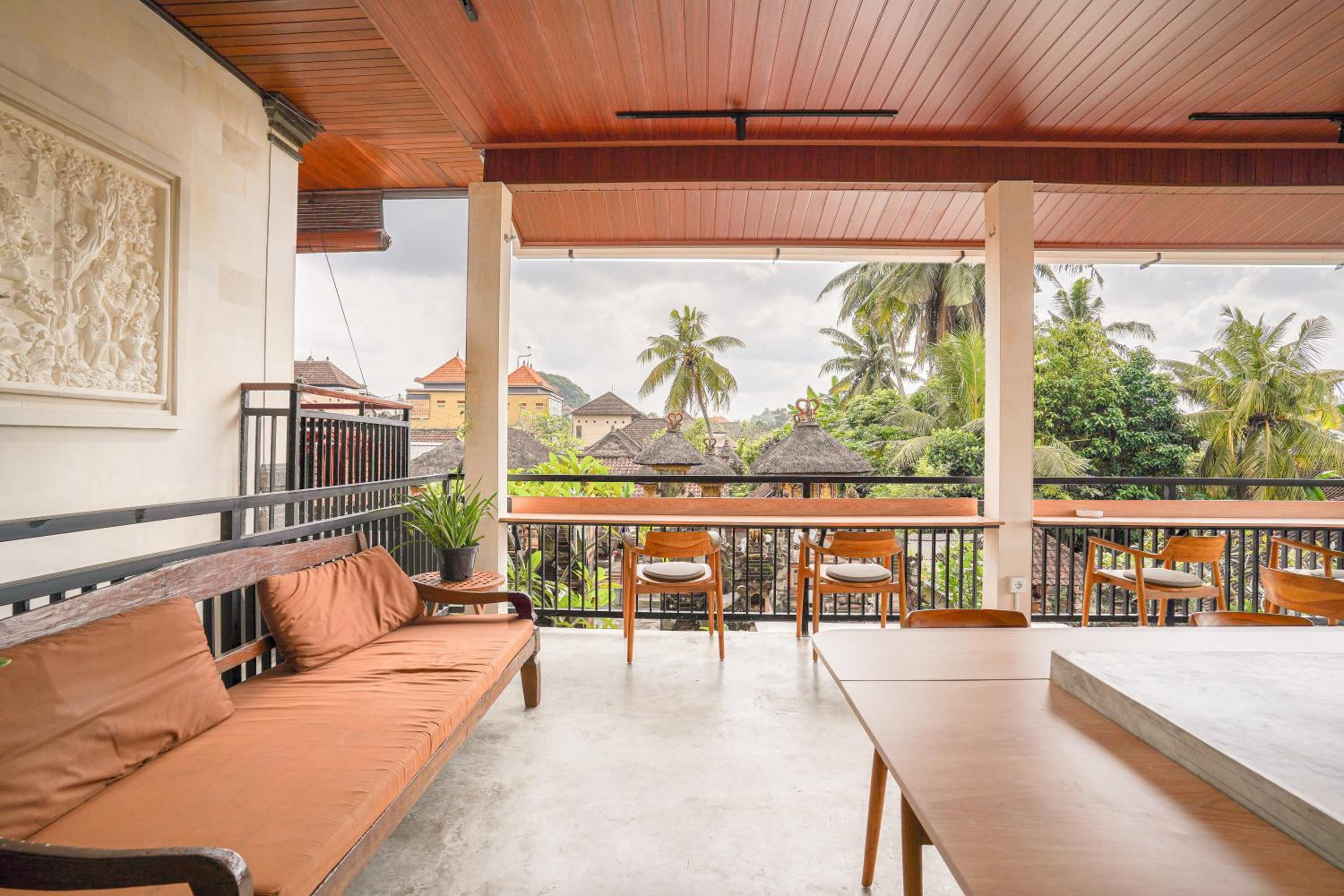 Deluxe Double Room with Balcony - Photo 5