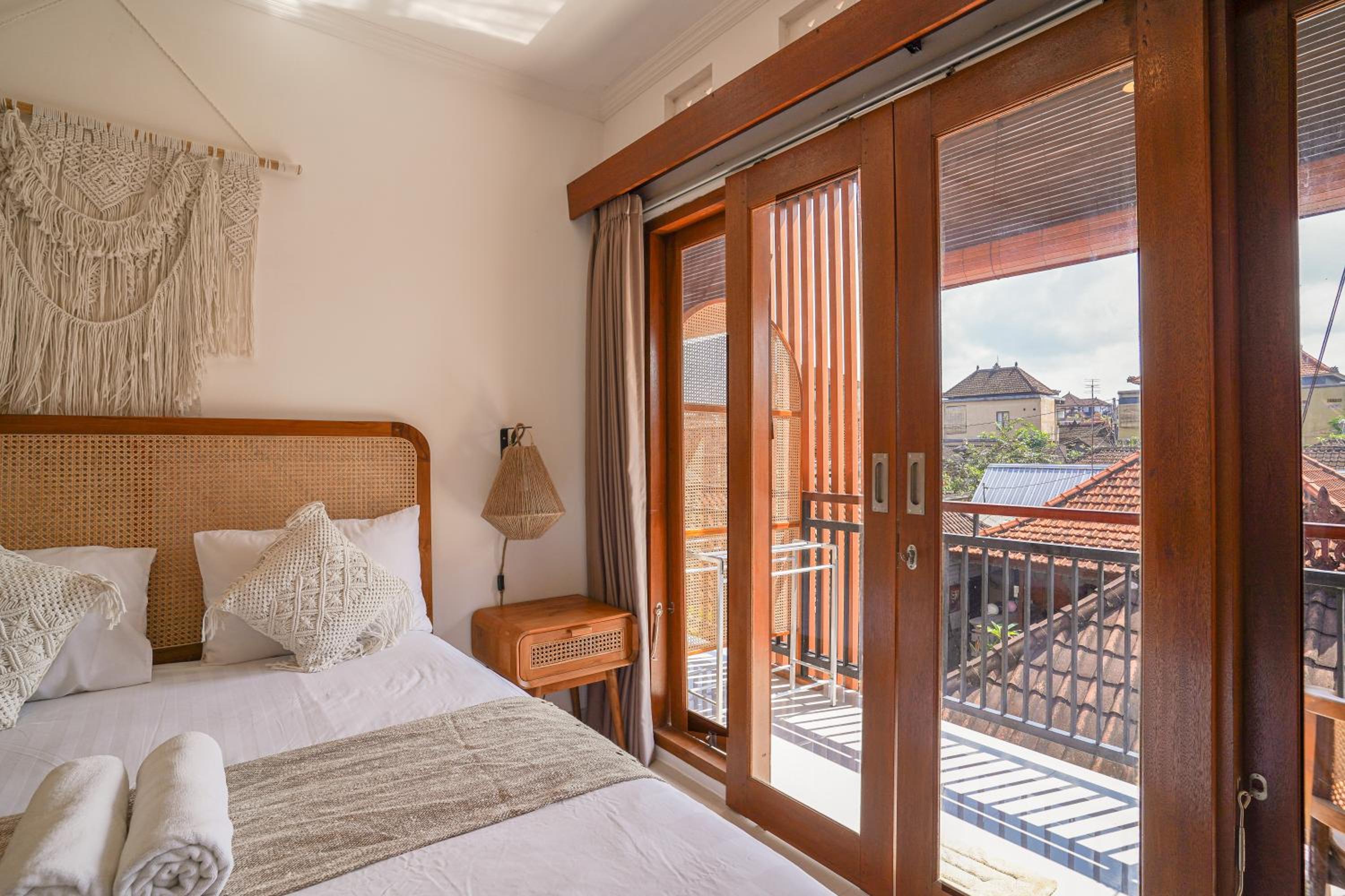 Deluxe Double Room with Balcony - Photo 6