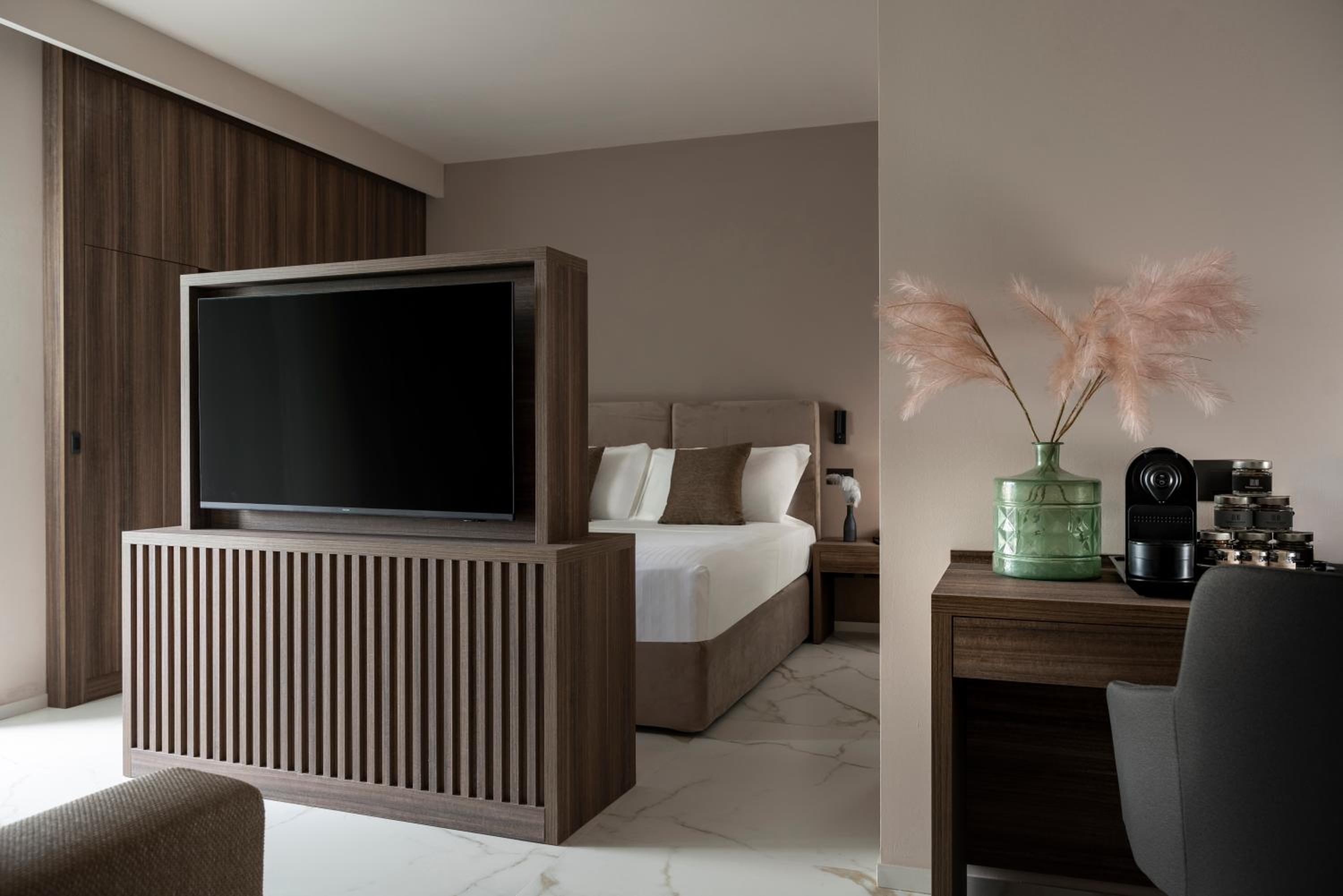 Deluxe Room with Sea View photo 2