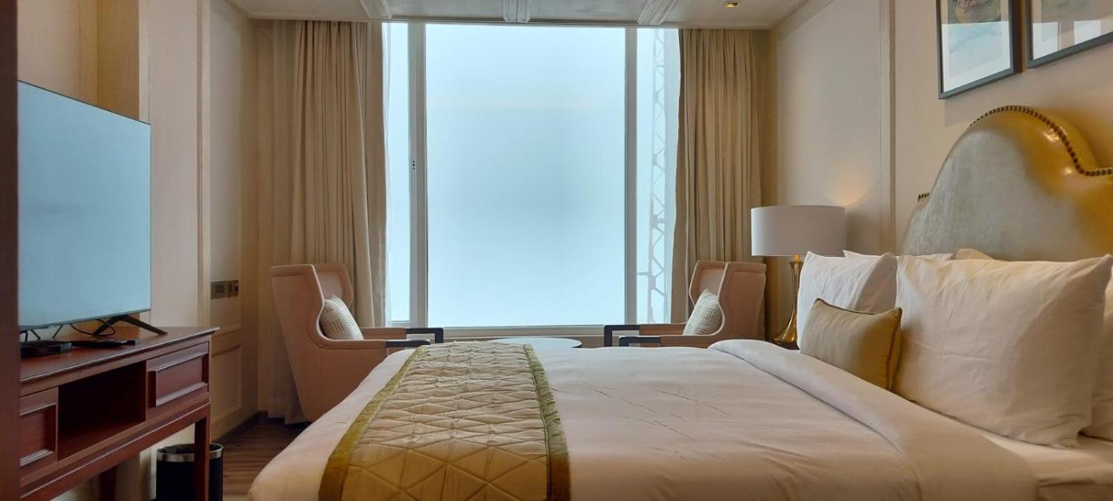 King Suite with Balcony photo 3