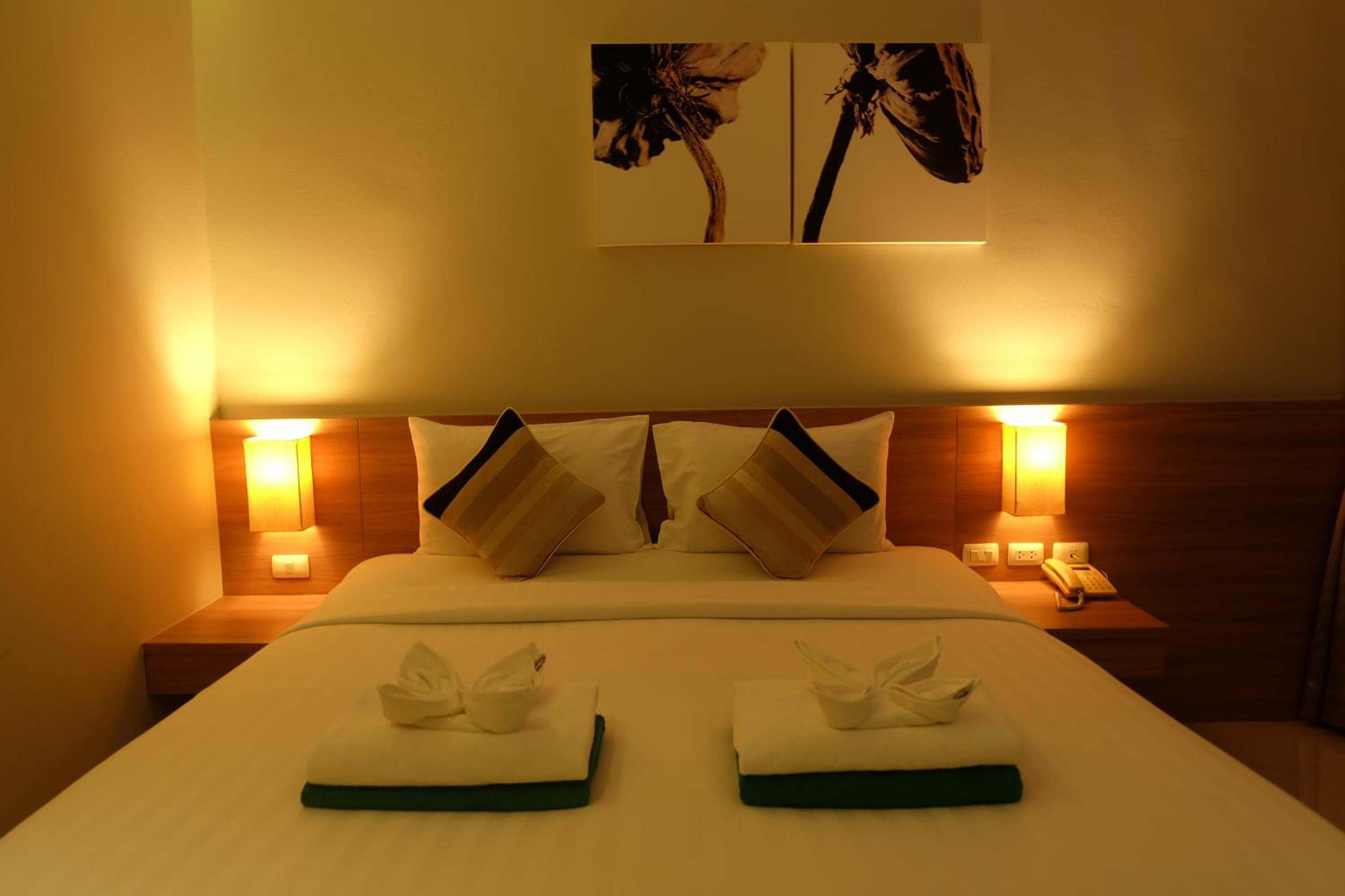 Deluxe Double or Twin Room with Pool Access