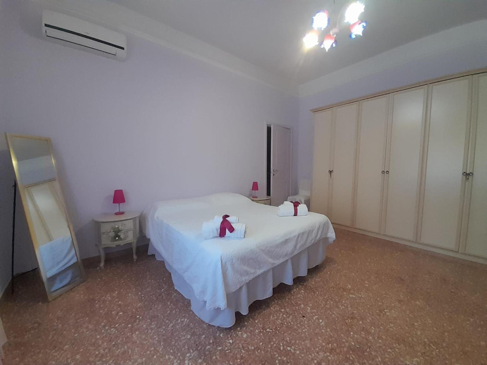 Family Room with Private Bathroom photo 2