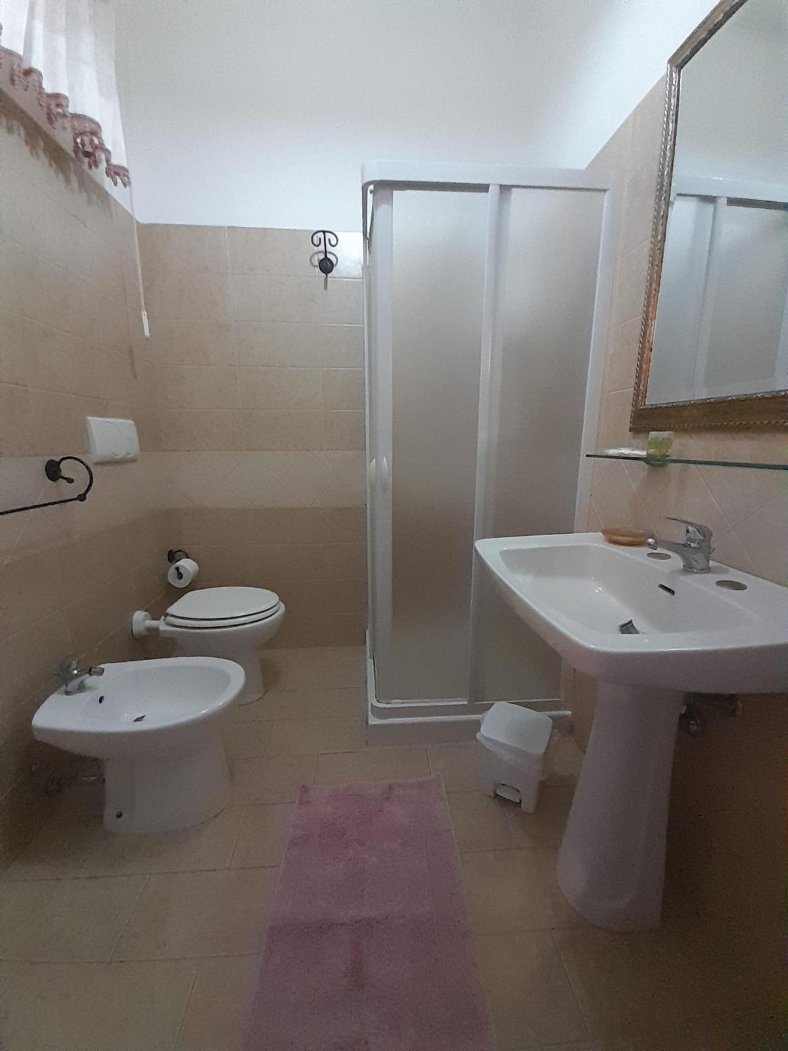 Family Room with Private Bathroom photo 3