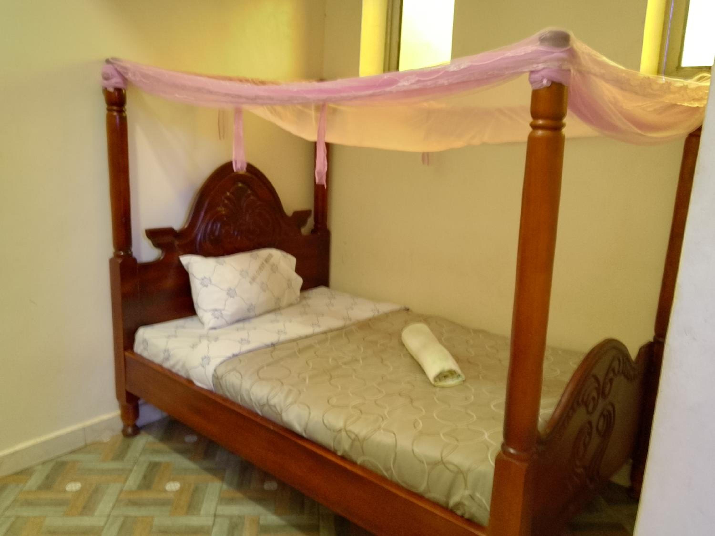 Budget Double Room photo 3