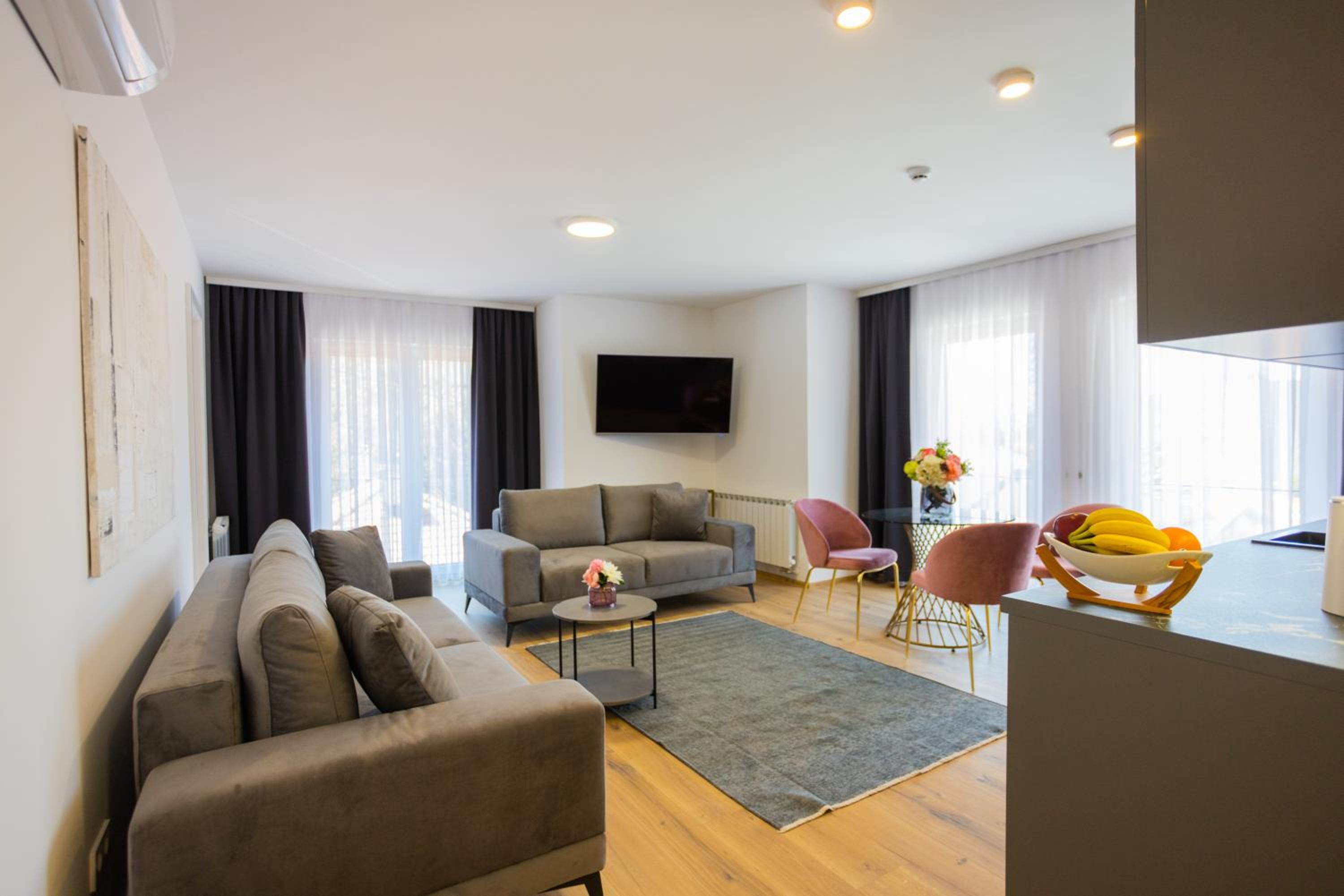 Superior Apartment with City View